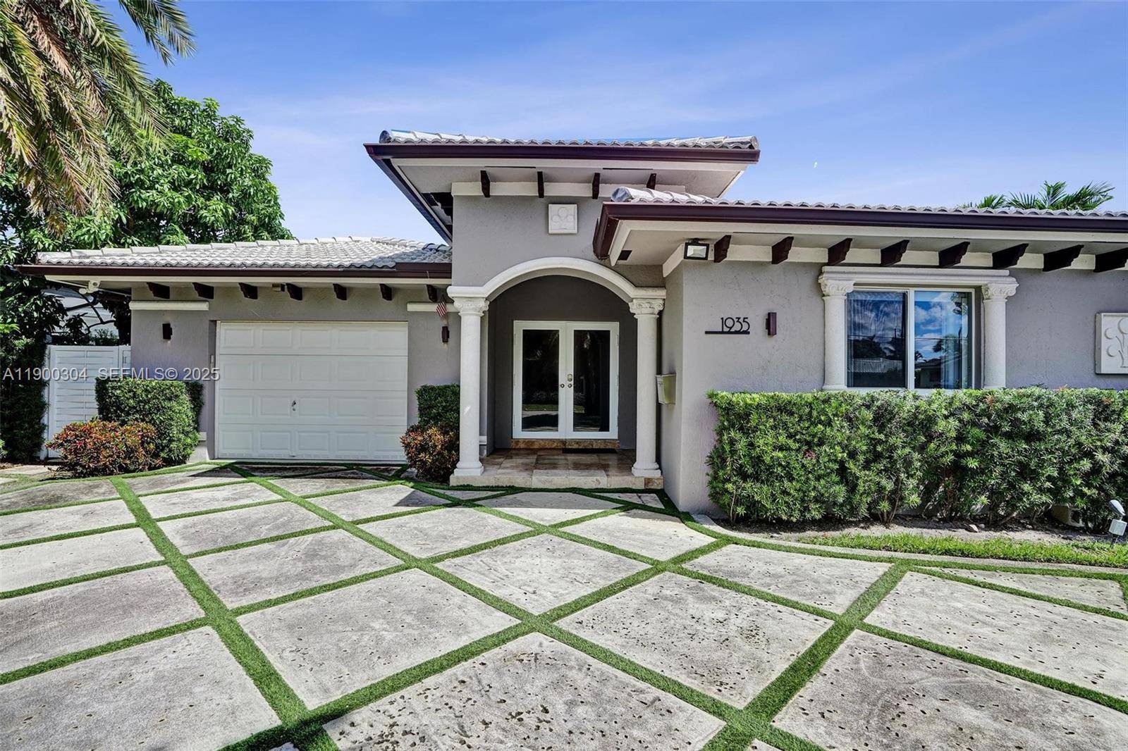 North Miami, FL 33181,1935 NE 117th Rd