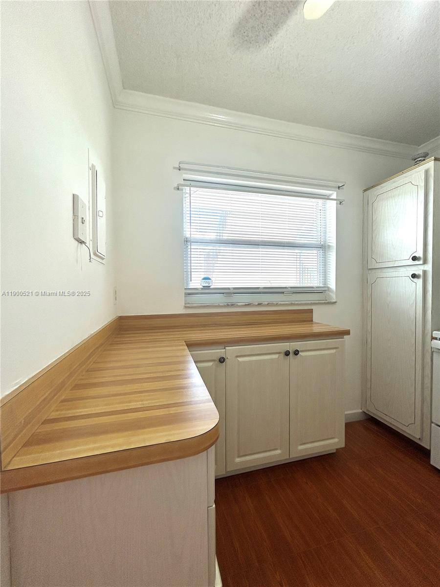 Sunrise, FL 33313,6005 Del Lago Cir #210