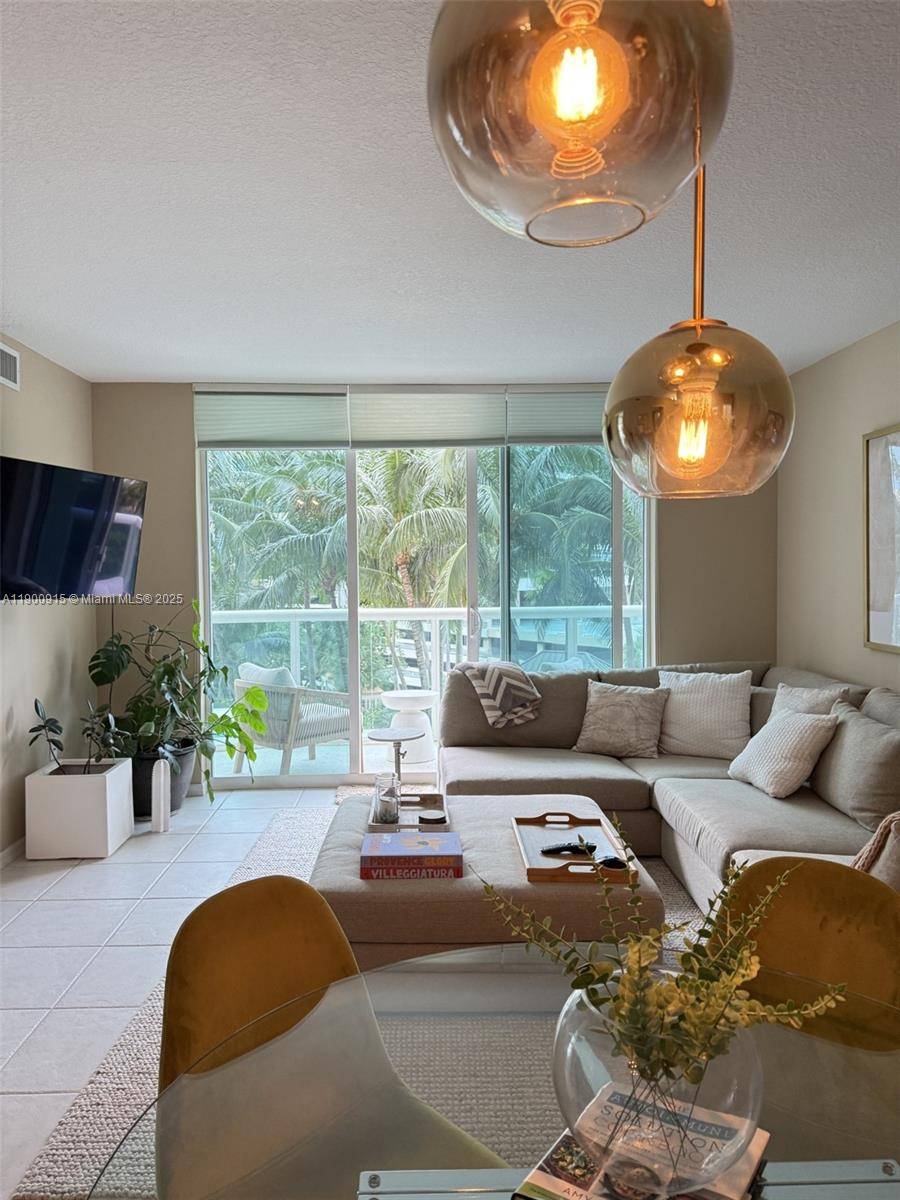 Fort Lauderdale, FL 33301,347 N New River Dr E #907