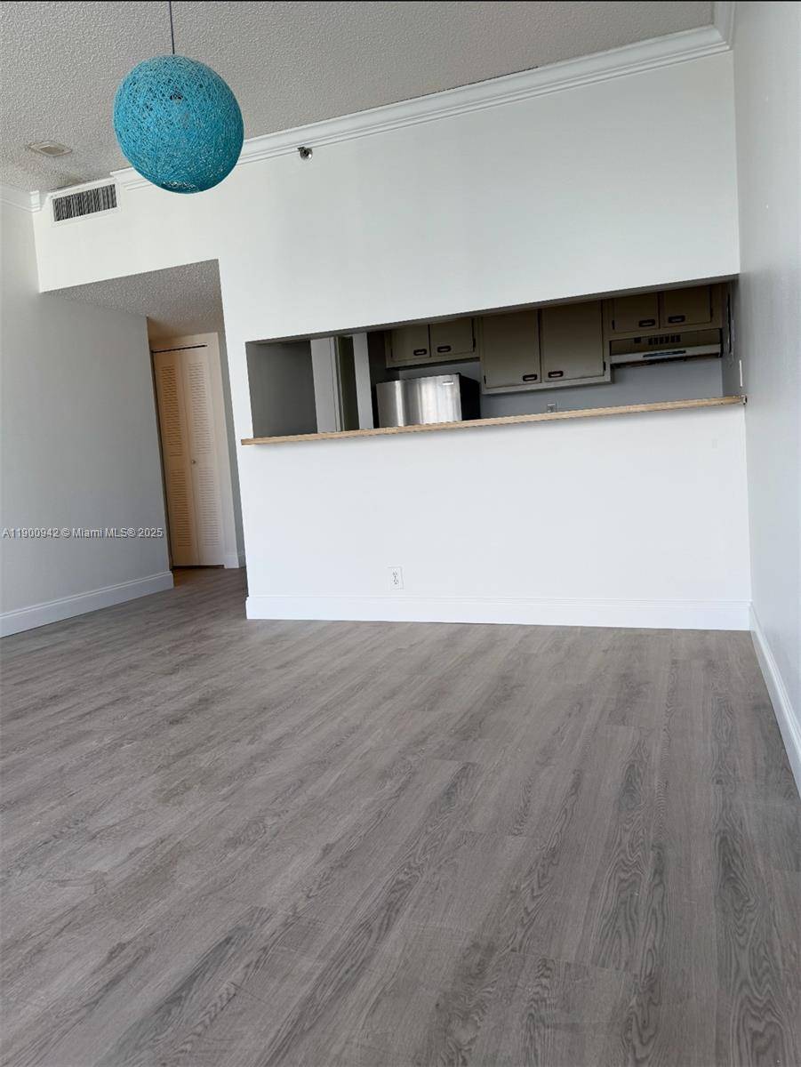 North Bay Village, FL 33141,7601 E Treasure Dr #PH112