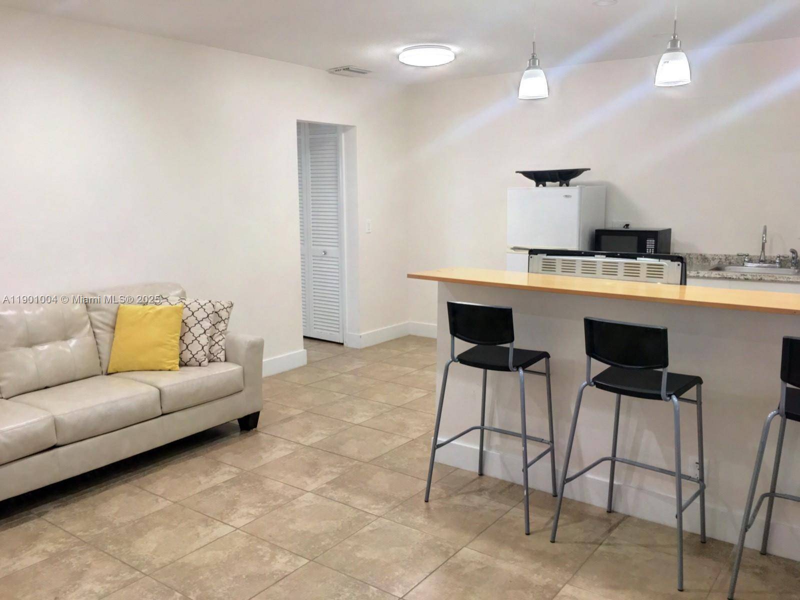 Hollywood, FL 33021,3515 Van Buren St #104