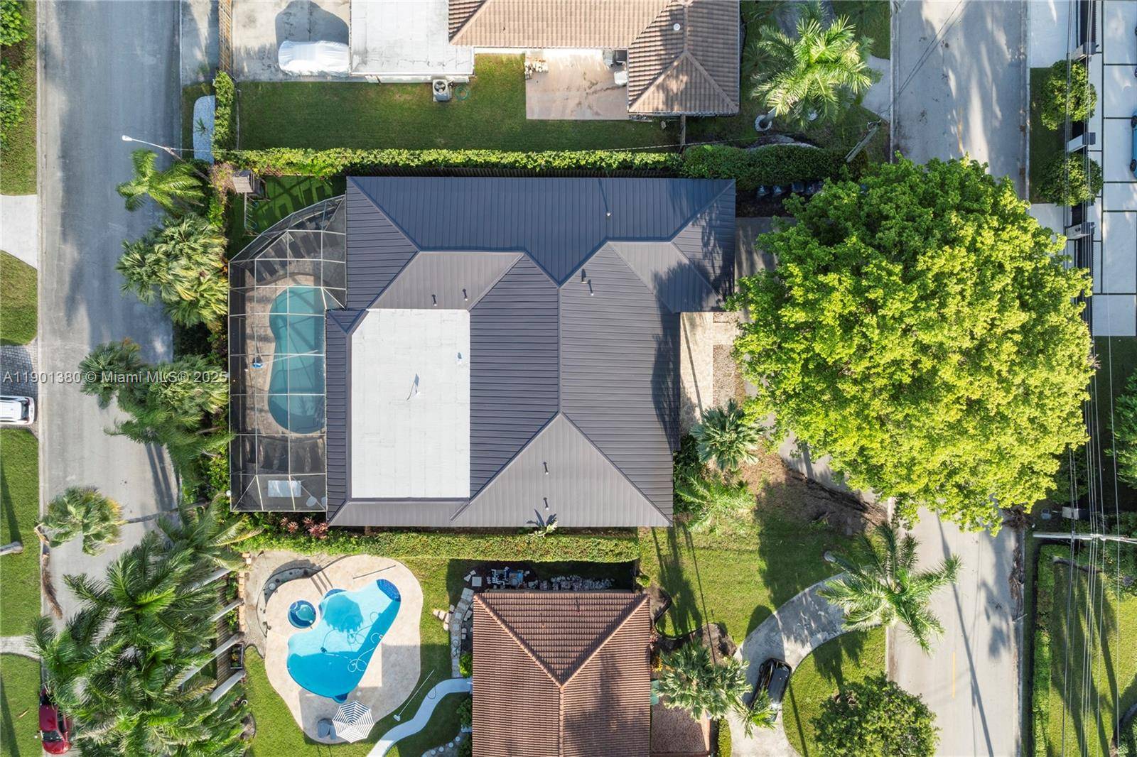 Hollywood, FL 33019,1141 N Northlake Dr