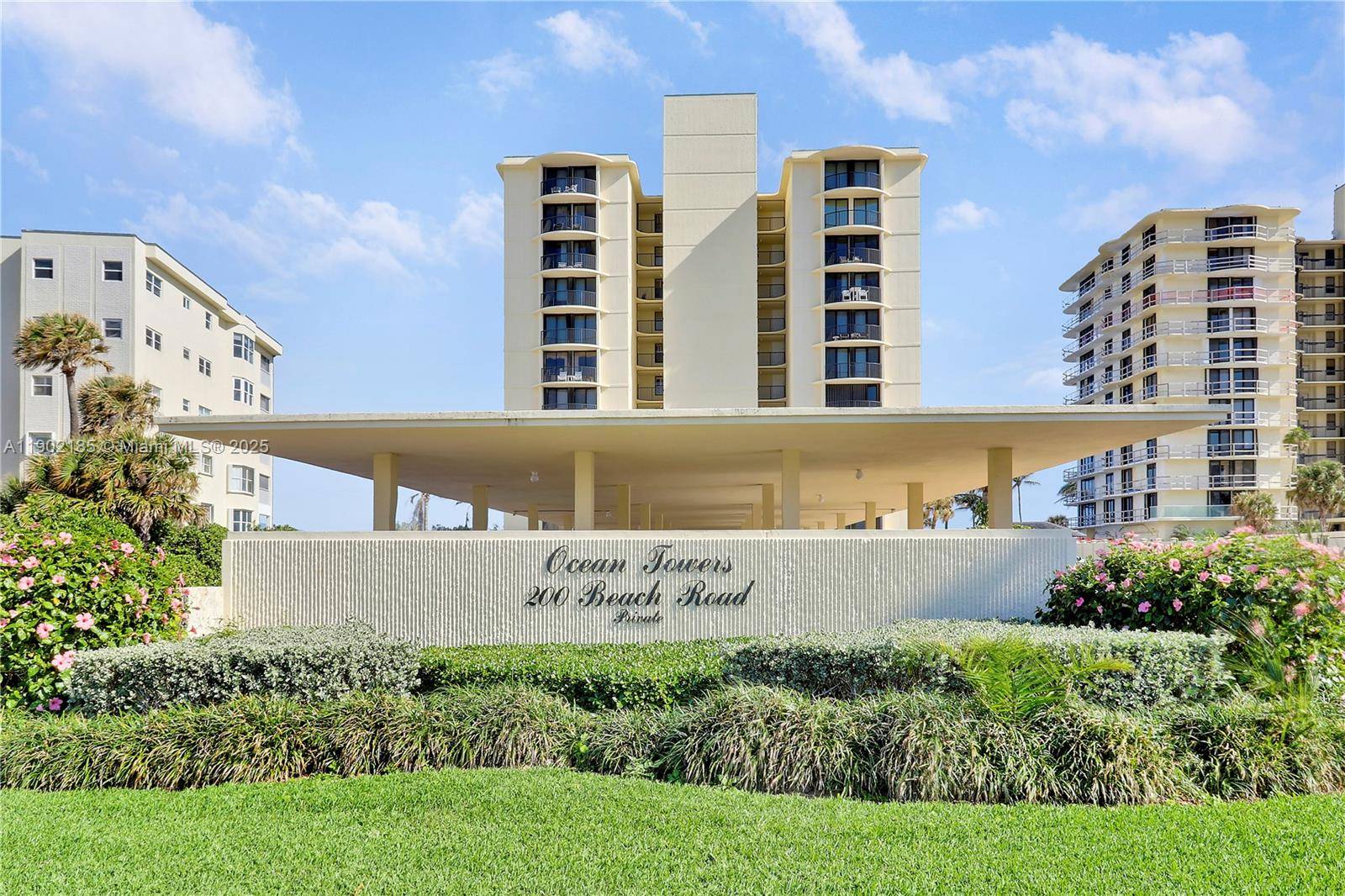 Tequesta, FL 33469,200 beach Road #703