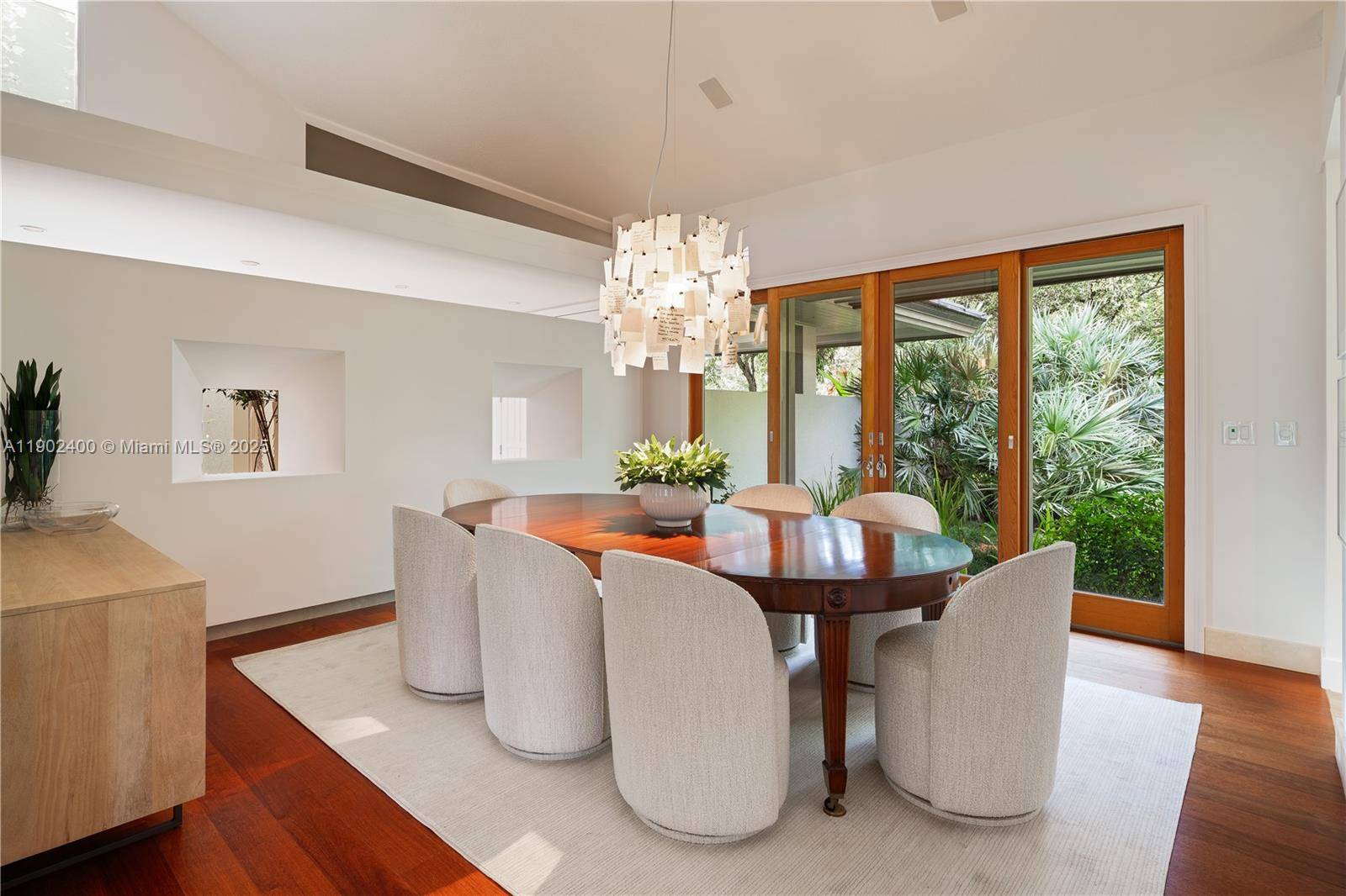 Coral Gables, FL 33156,5390 Banyan Dr