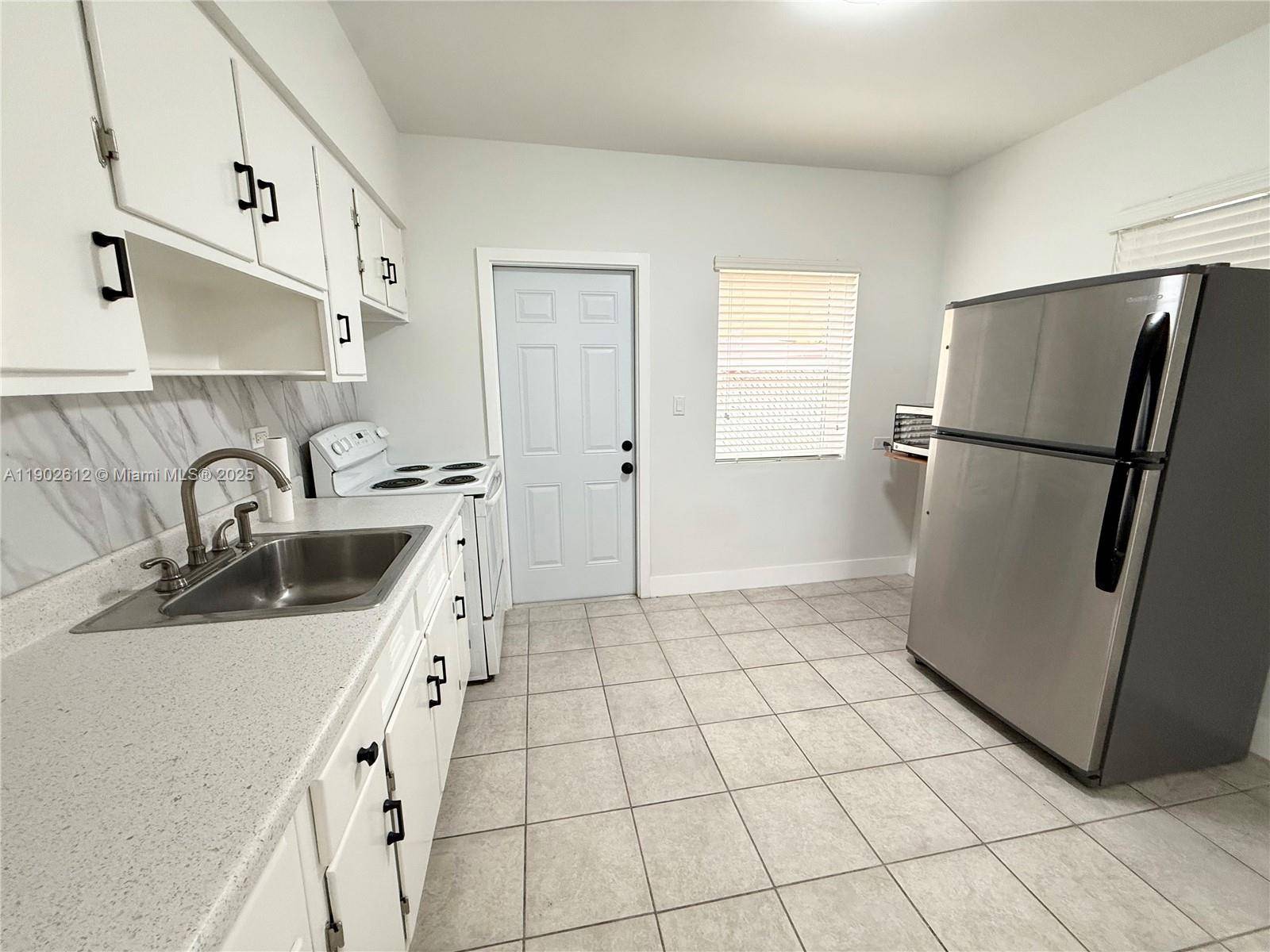 Hollywood, FL 33020,2213 Madison St #4