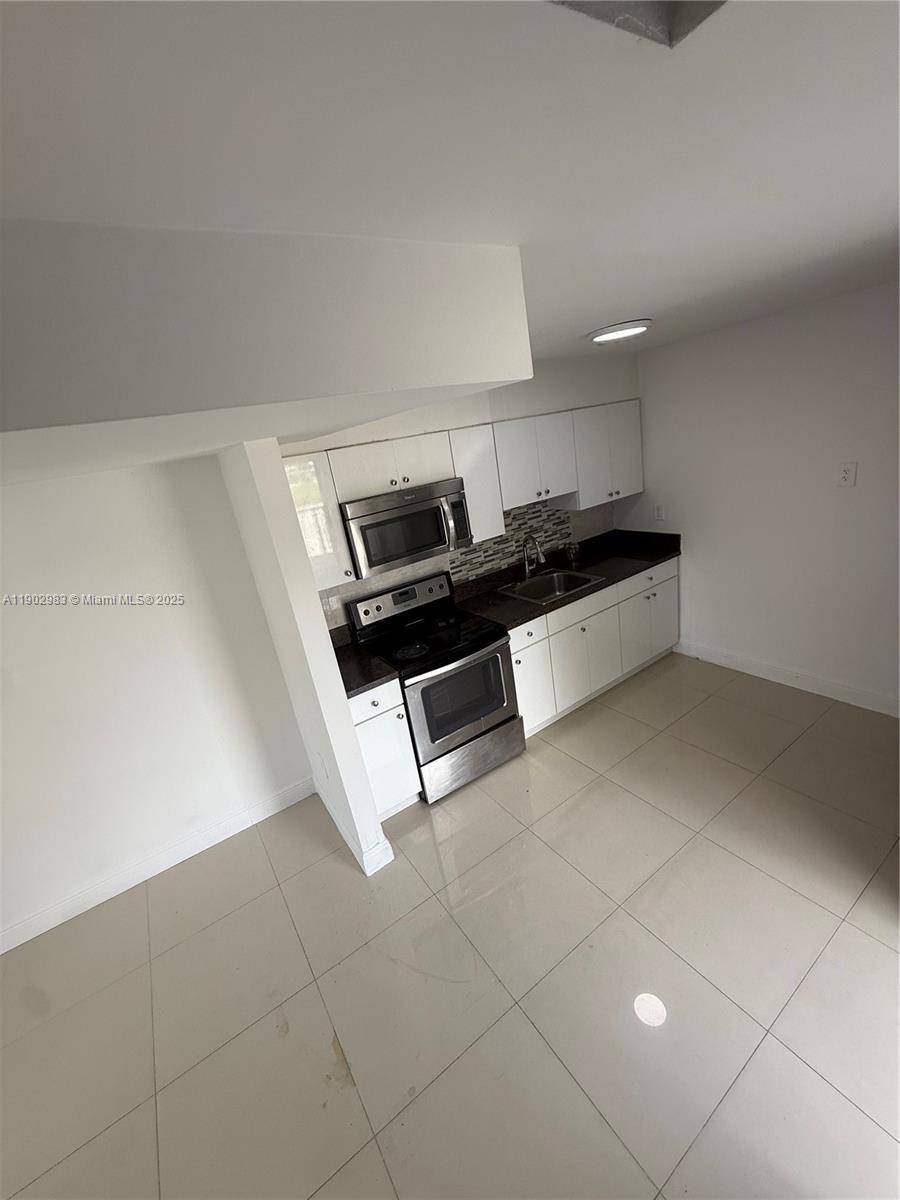 Miami, FL 33130,603 SW 11th Ave #3