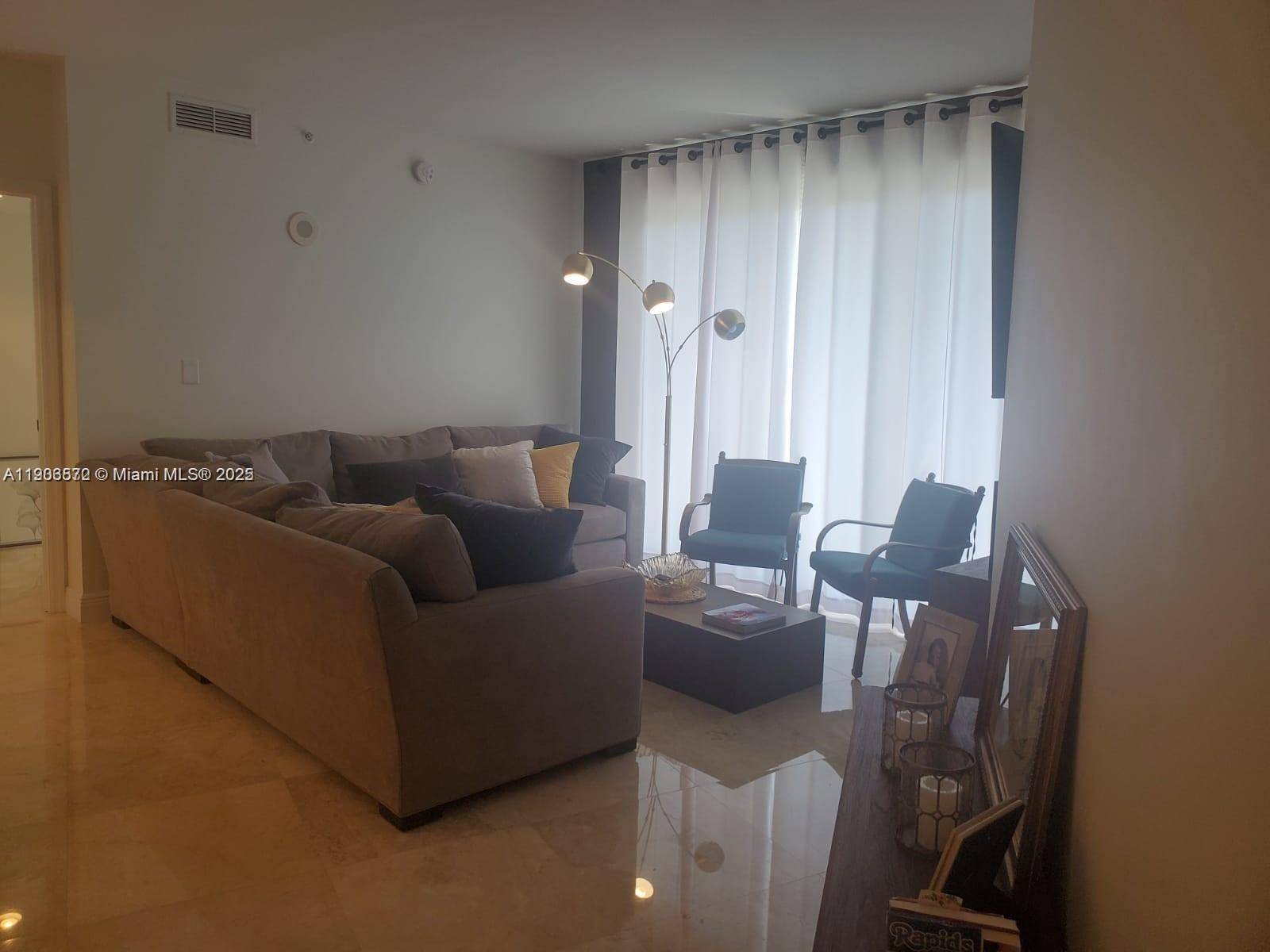 Aventura, FL 33180,19900 E Country Club Dr #607