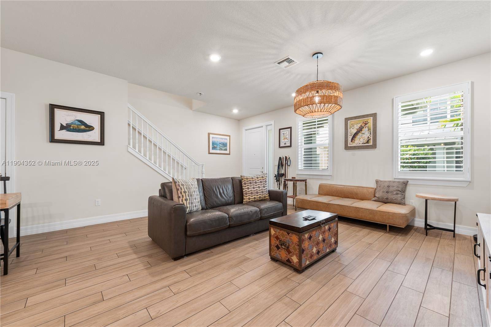 Hollywood, FL 33021,1030 Eucalyptus Dr #2