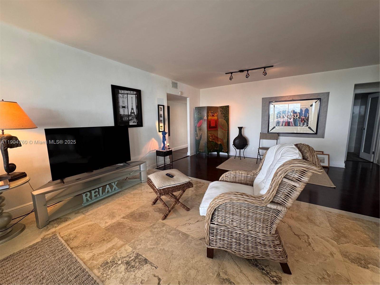 Miami Beach, FL 33140,5700 Collins Ave #5L