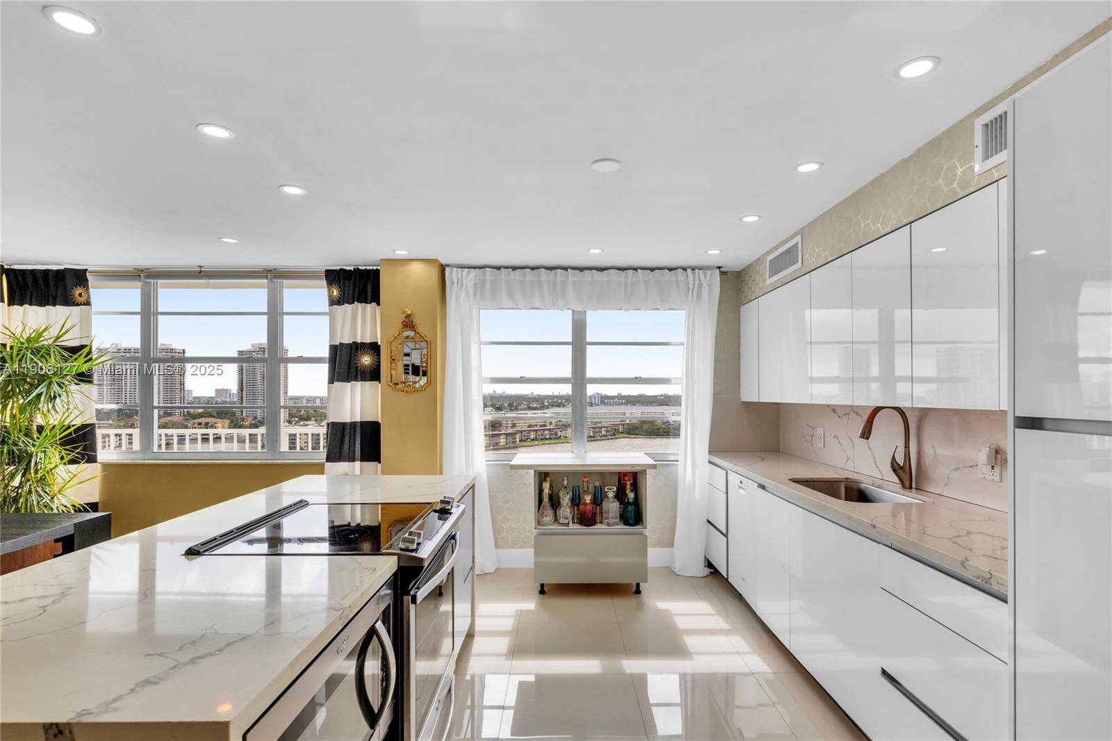 Aventura, FL 33160,2801 NE 183rd St #1516W