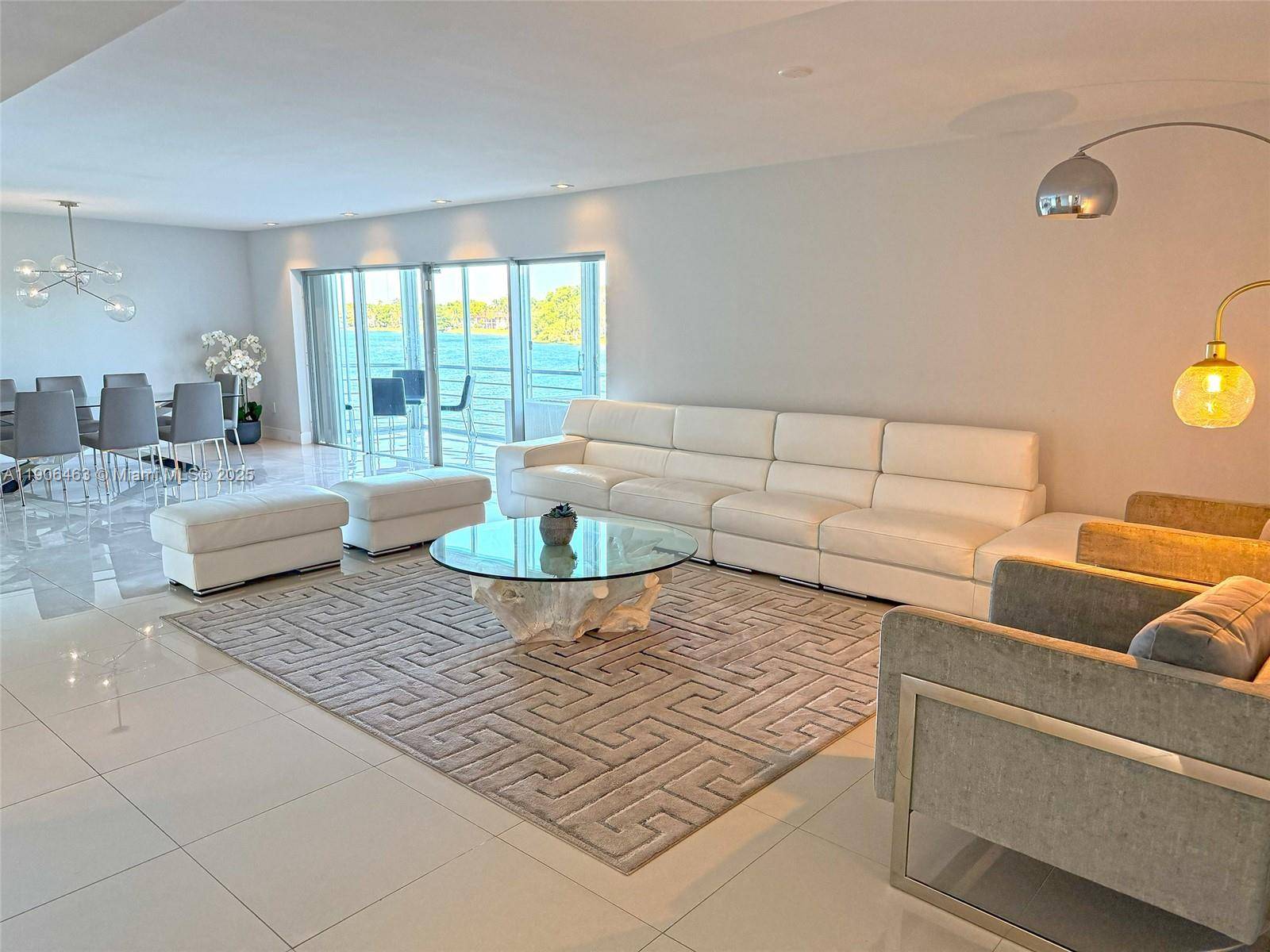 Miami, FL 33179,879 NE 195th St #228