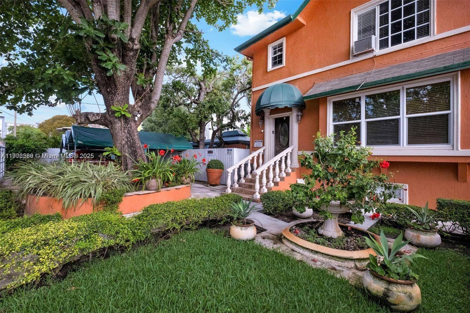 Miami, FL 33136,1033 NW 6th St #Cottage