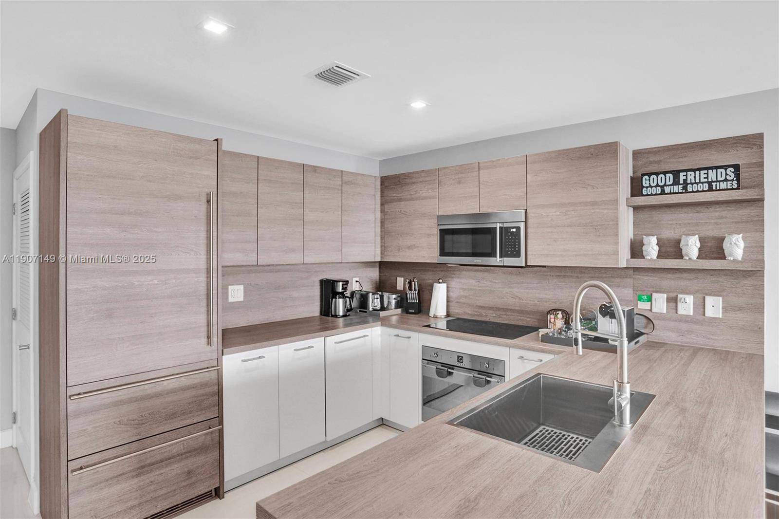 Sunny Isles Beach, FL 33160,400 Sunny Isles Blvd #2021