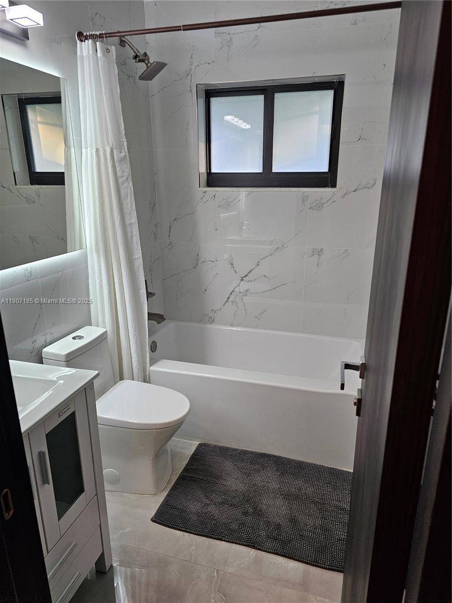 Hollywood, FL 33020,2228 N 19th Ave #E