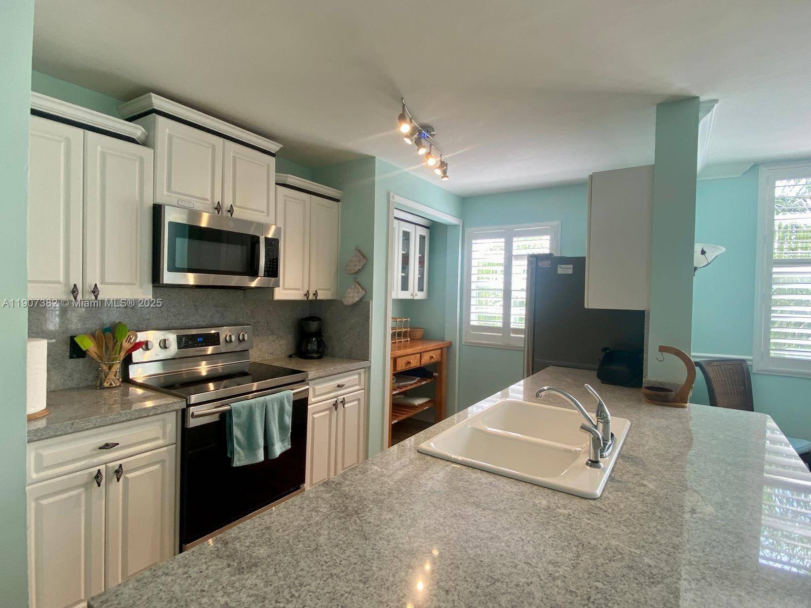 Aventura, FL 33180,19655 E Country Club Dr #6401