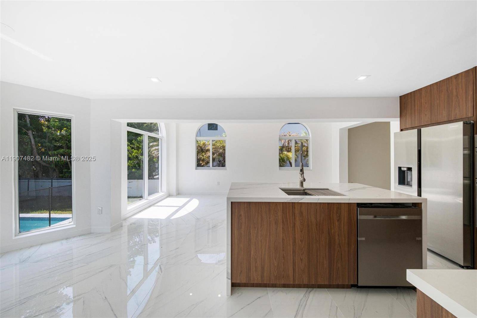 Miami Beach, FL 33139,242 Palm Ave