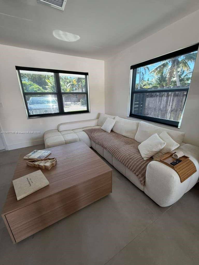 Hollywood, FL 33020,2623 Thomas St