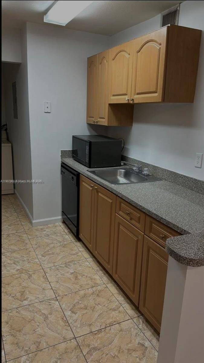 Lauderhill, FL 33313,2952 NW 55th Ave #2D