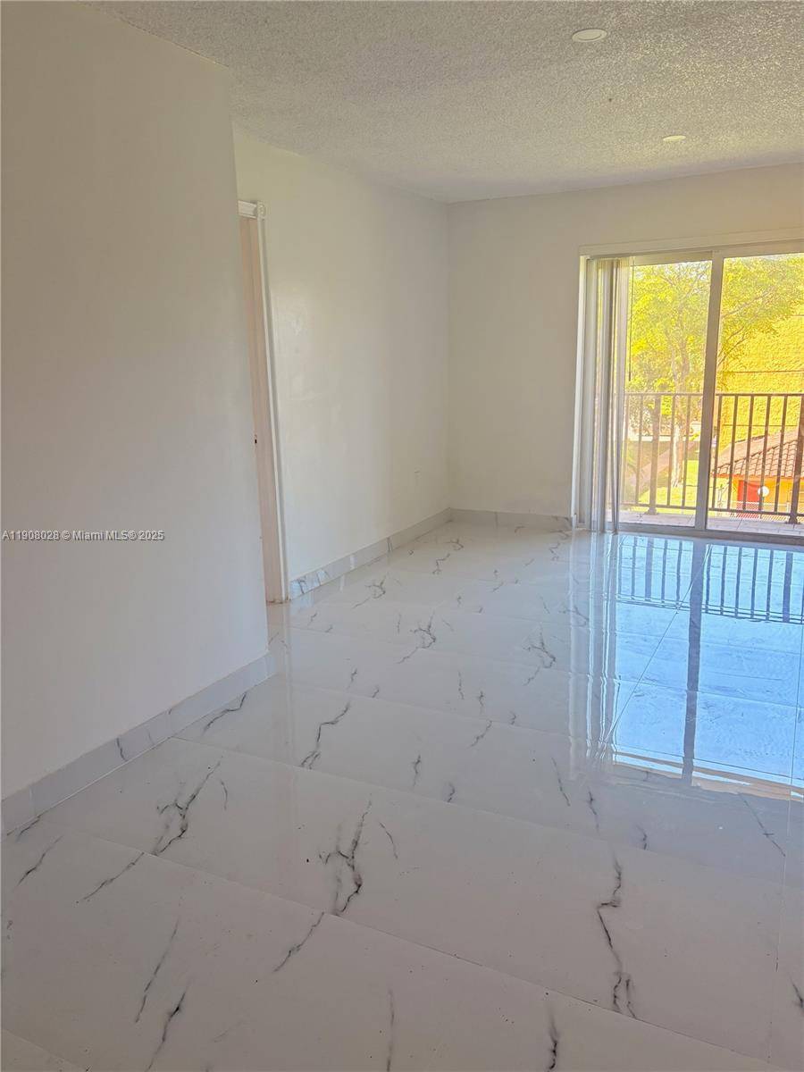 Miami, FL 33126,4719 NW 7th St #307-11