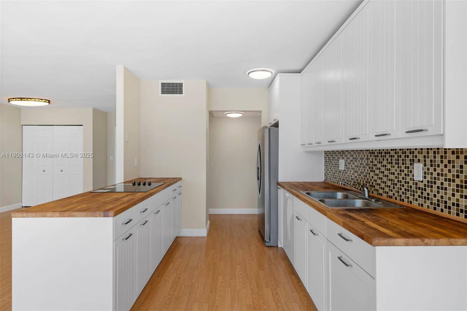 Hallandale Beach, FL 33009,801 Three Islands Blv #319