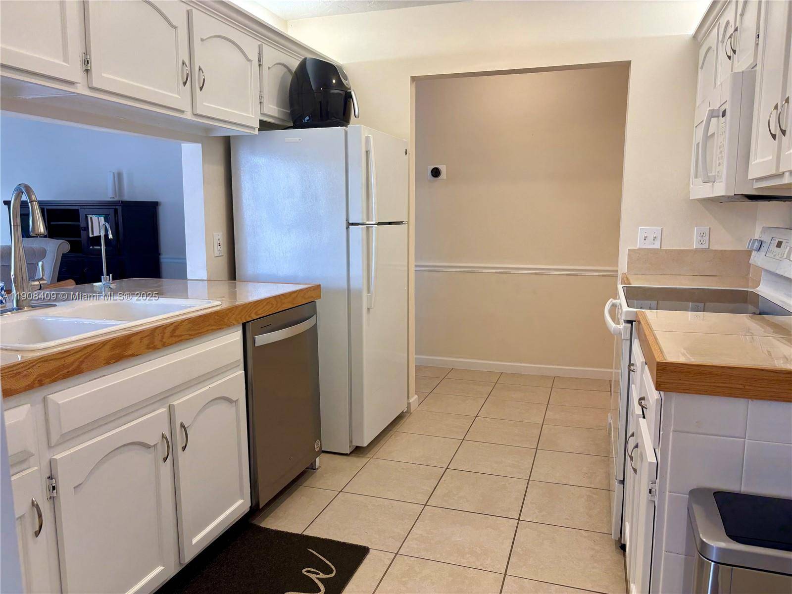 Boynton Beach, FL 33426,2050 SW 24th Circle