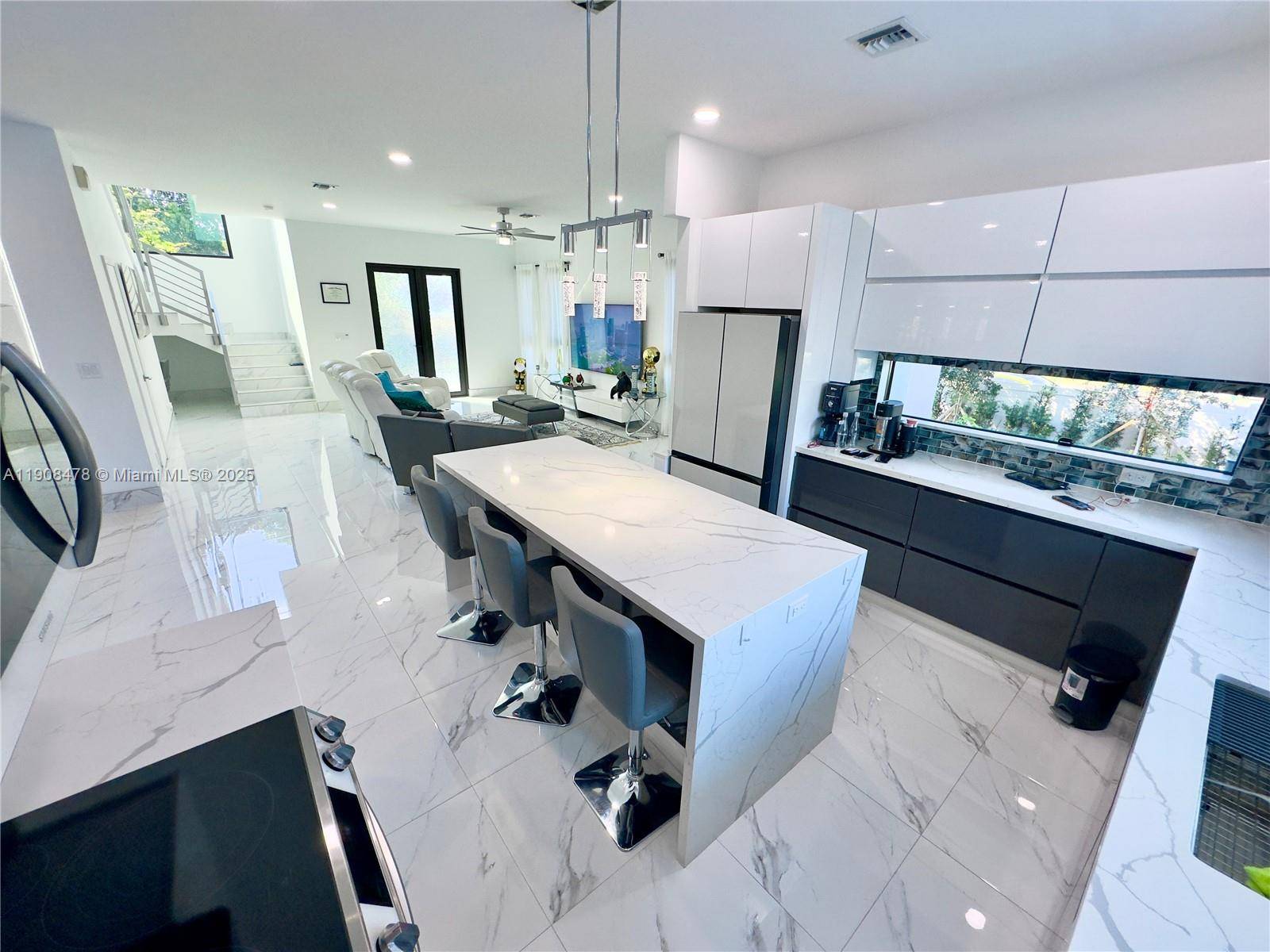 Hollywood, FL 33020,2342 Mckinley St #1