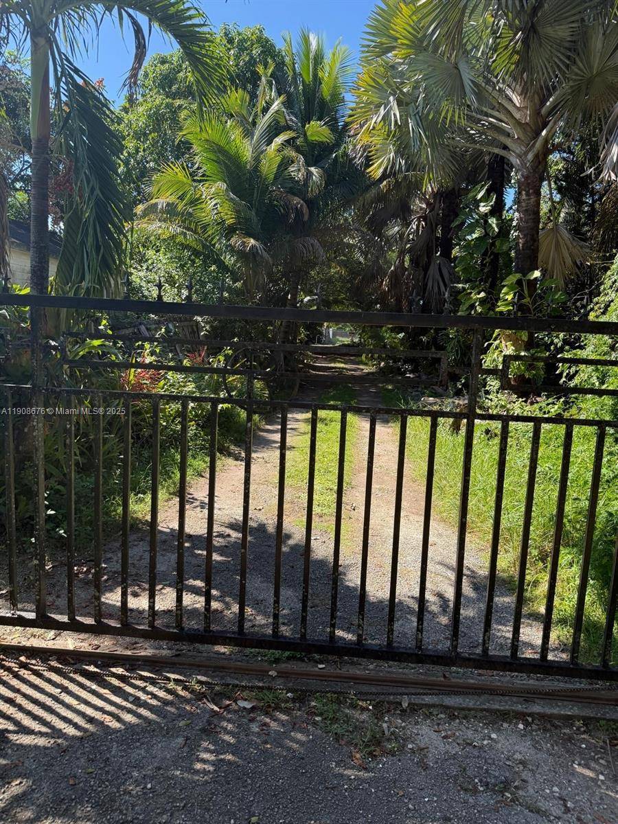 Miami, FL 33177,Address not disclosed