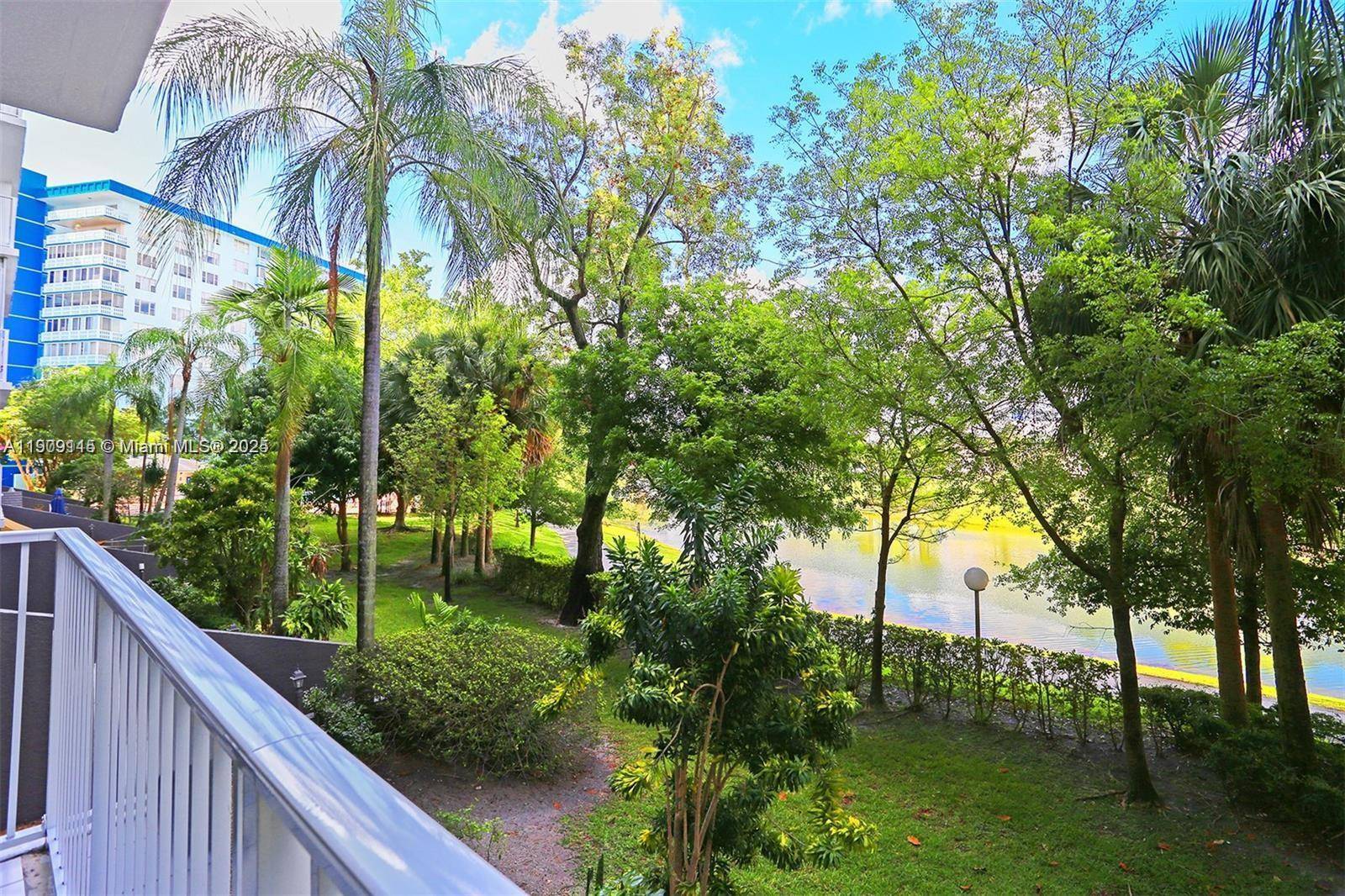 Hollywood, FL 33021,3850 Washington St #212