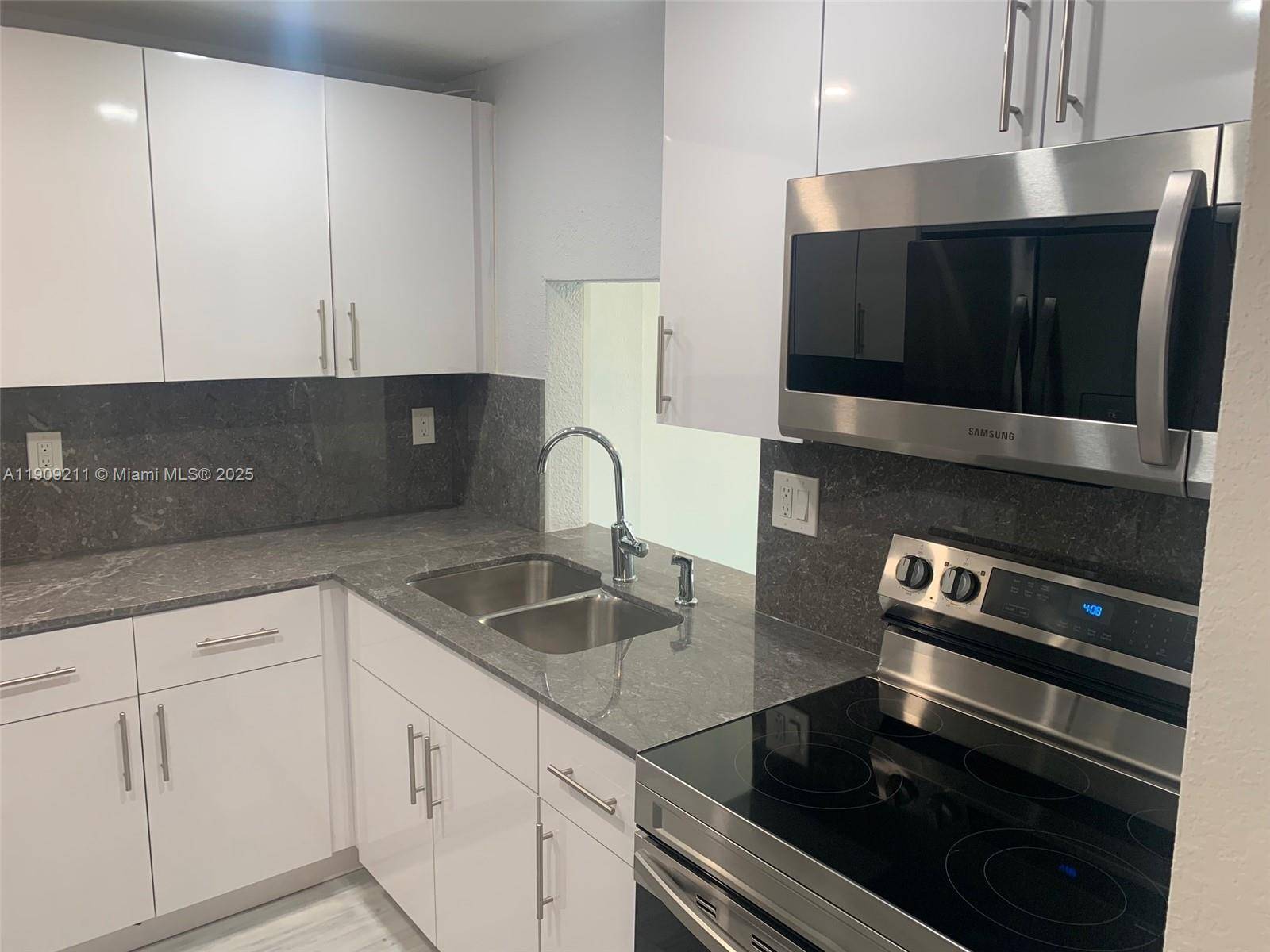 North Miami Beach, FL 33162,16751 NE 9th Ave #411