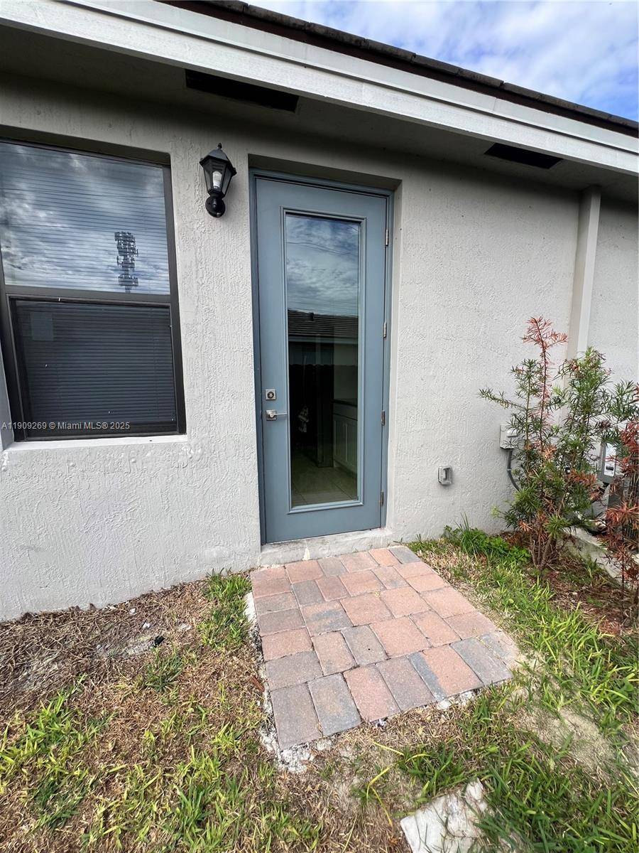 Homestead, FL 33033,1695 SE 6th St