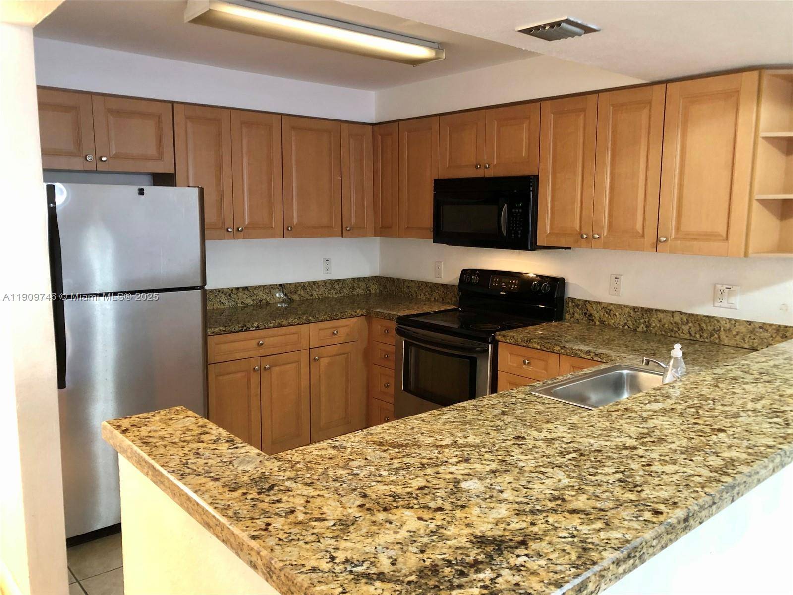 Doral, FL 33166,5201 Geneva Way #102