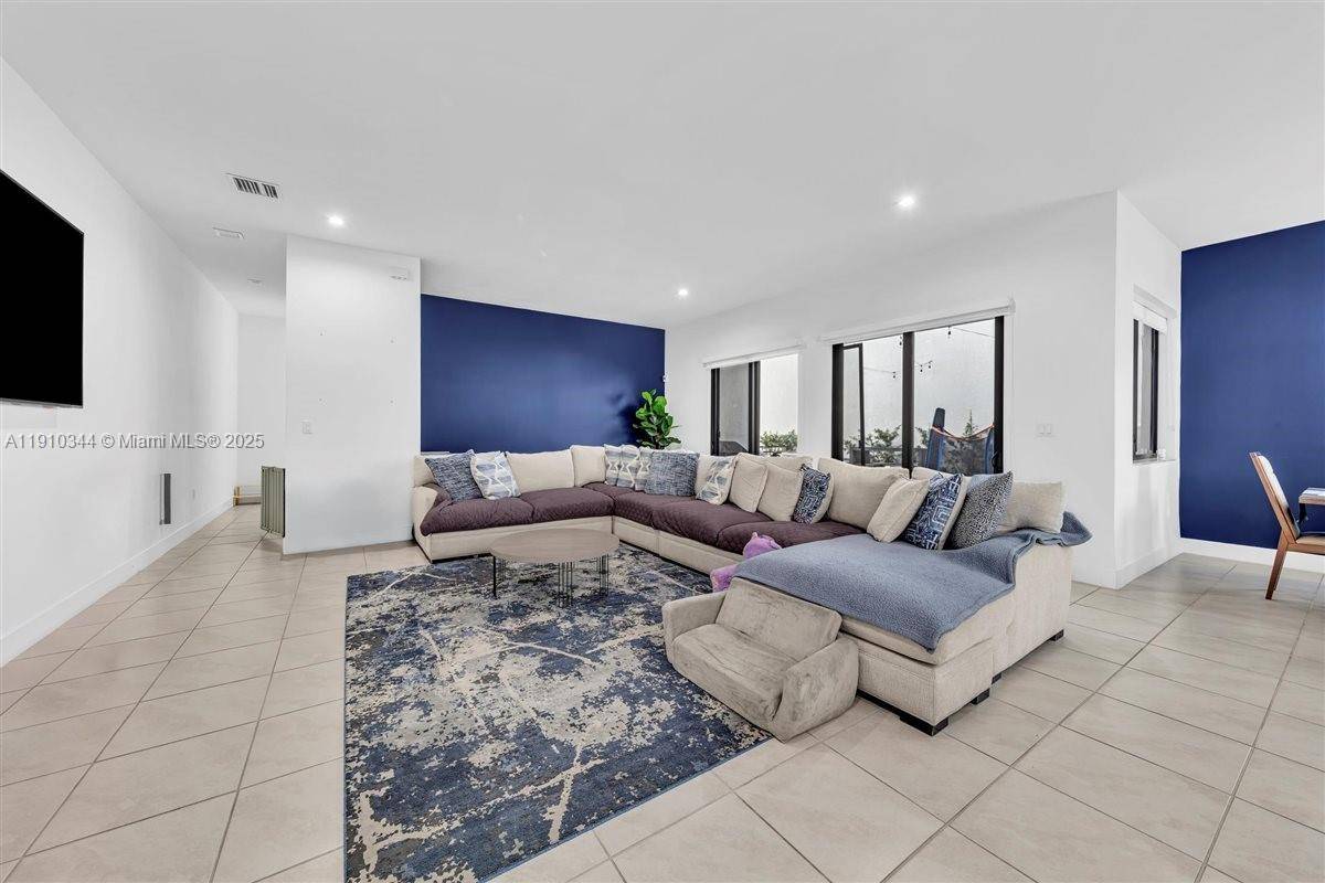 Doral, FL 33166,4346 NW 81st Ave