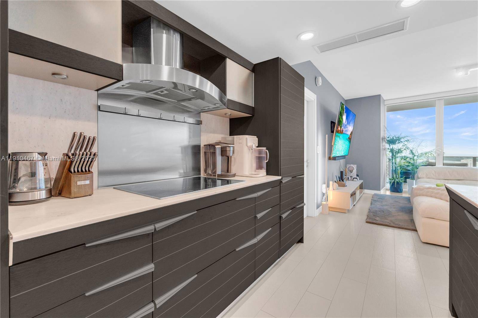 Miami, FL 33131,200 Biscayne Boulevard Way #3907