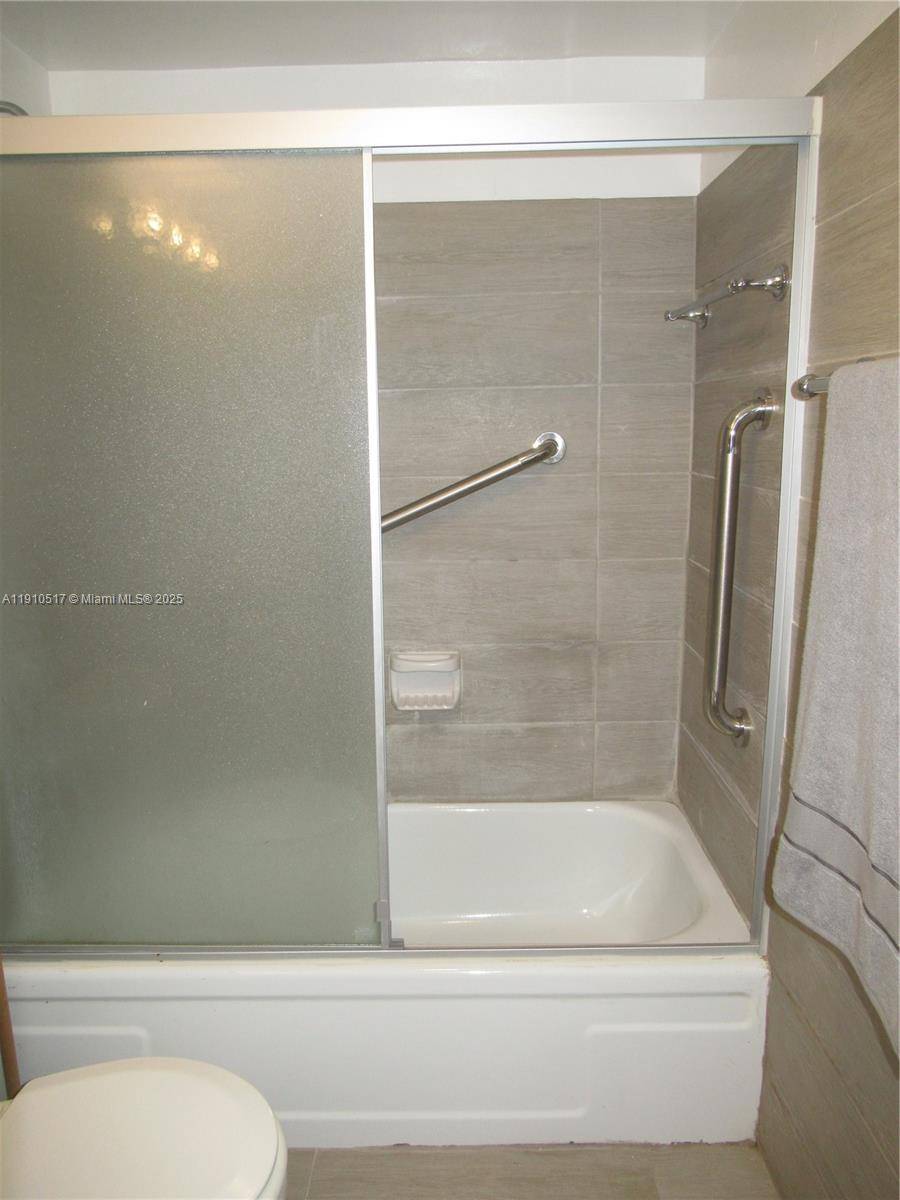 Hallandale Beach, FL 33009,581 Blue Heron Dr #309-B