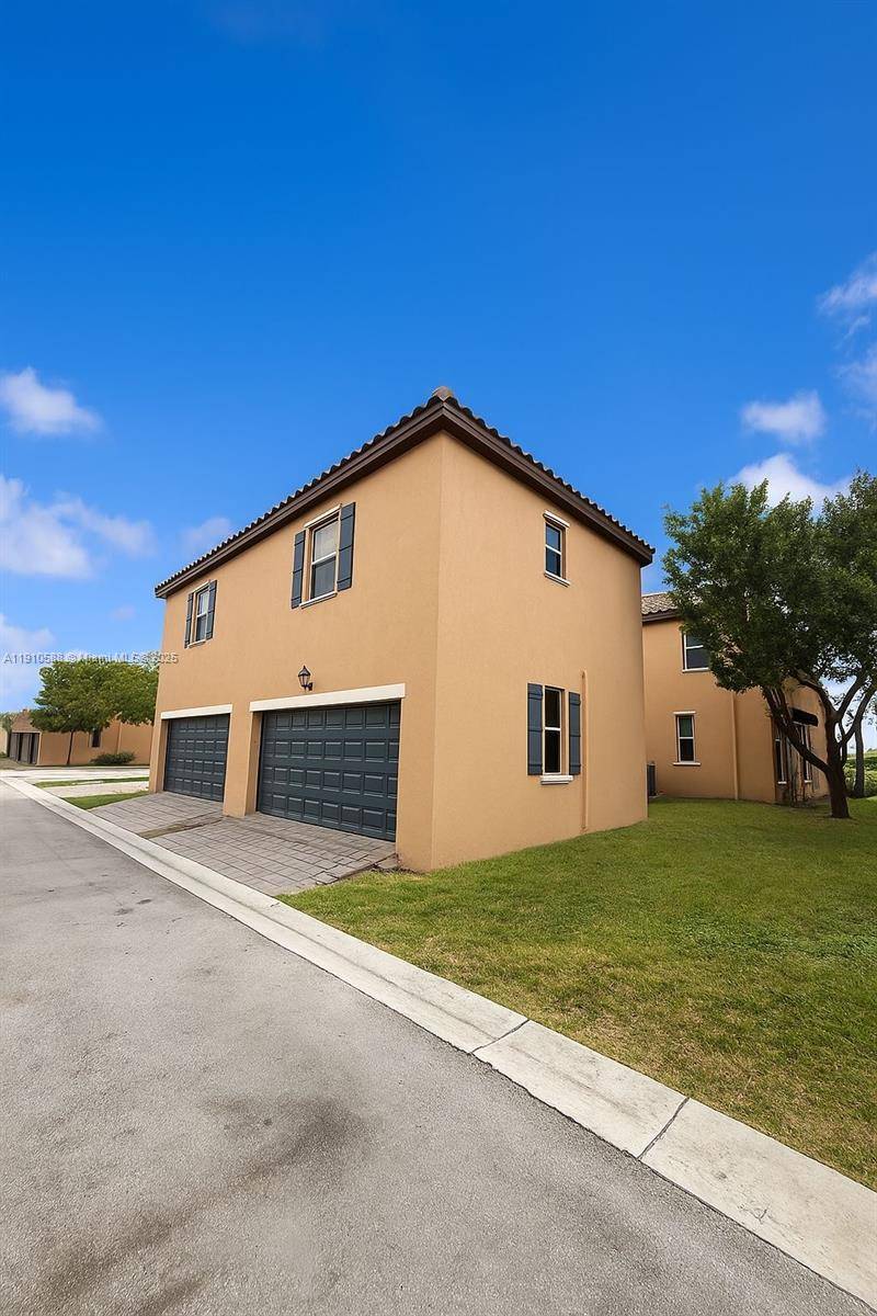 Miami, FL 33196,17025 SW 96th St