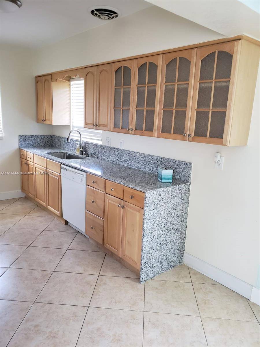 Hollywood, FL 33020,1031 N 16th Ct