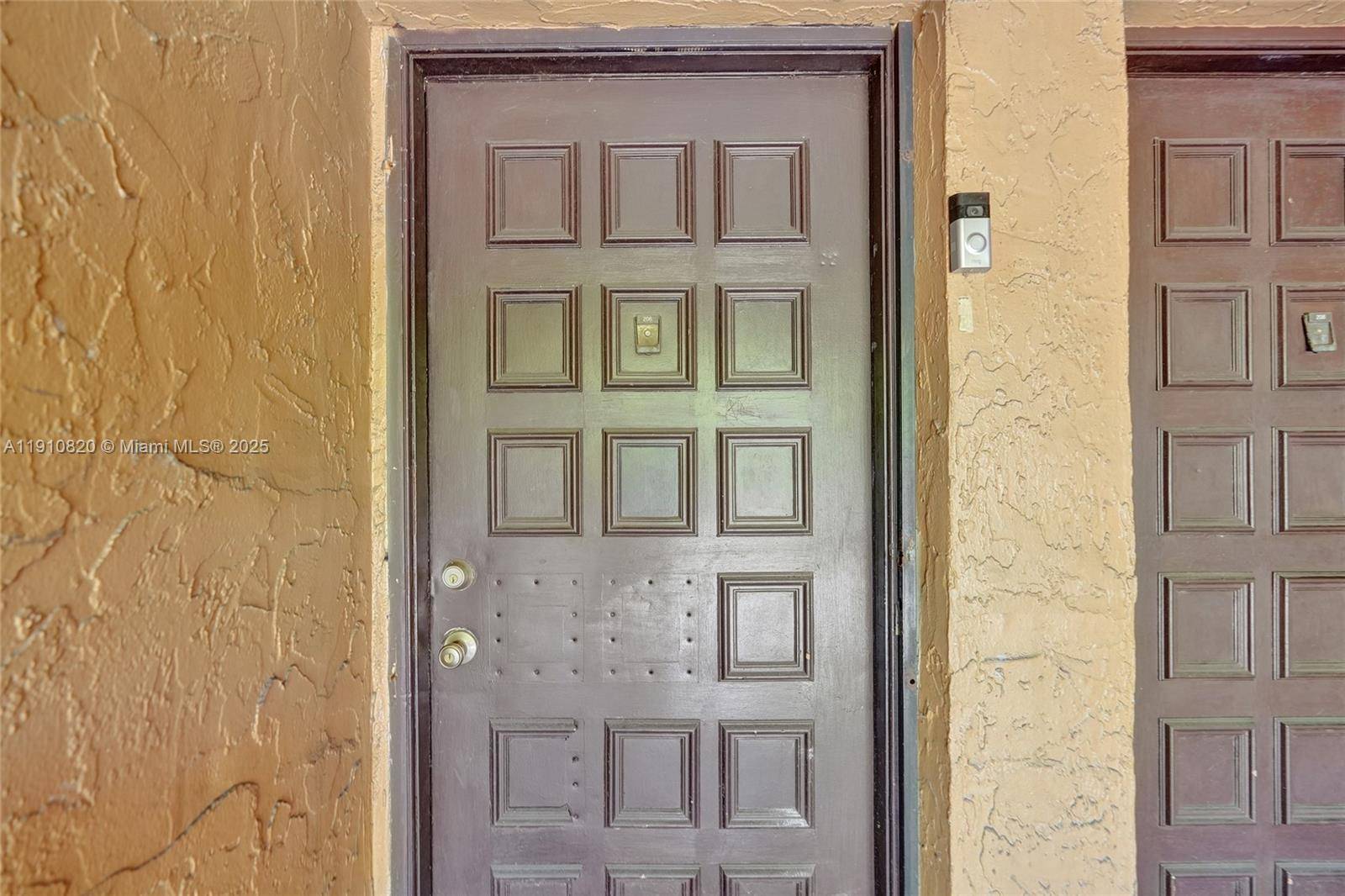 Lauderhill, FL 33313,4220 NW 21st St #206