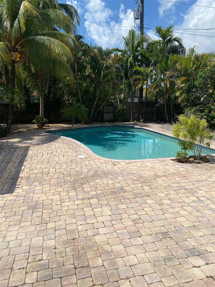 Hollywood, FL 33020,1516 Funston St