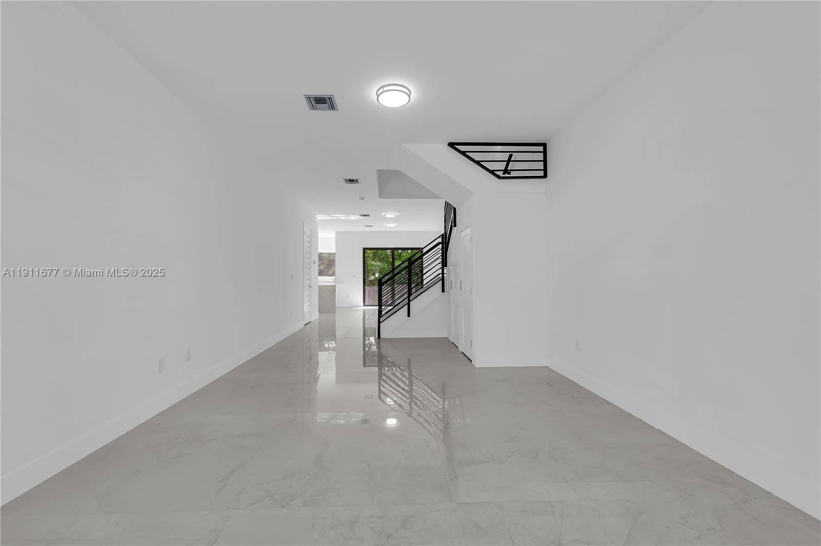 Fort Lauderdale, FL 33304,828 NE 14th St