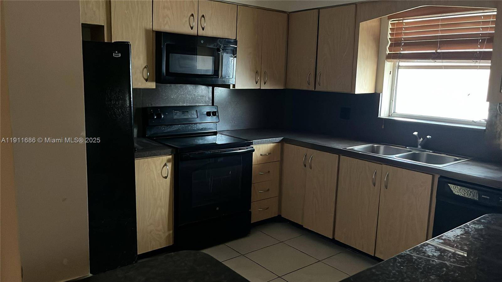 Hollywood, FL 33021,532 S Luna Ct #5