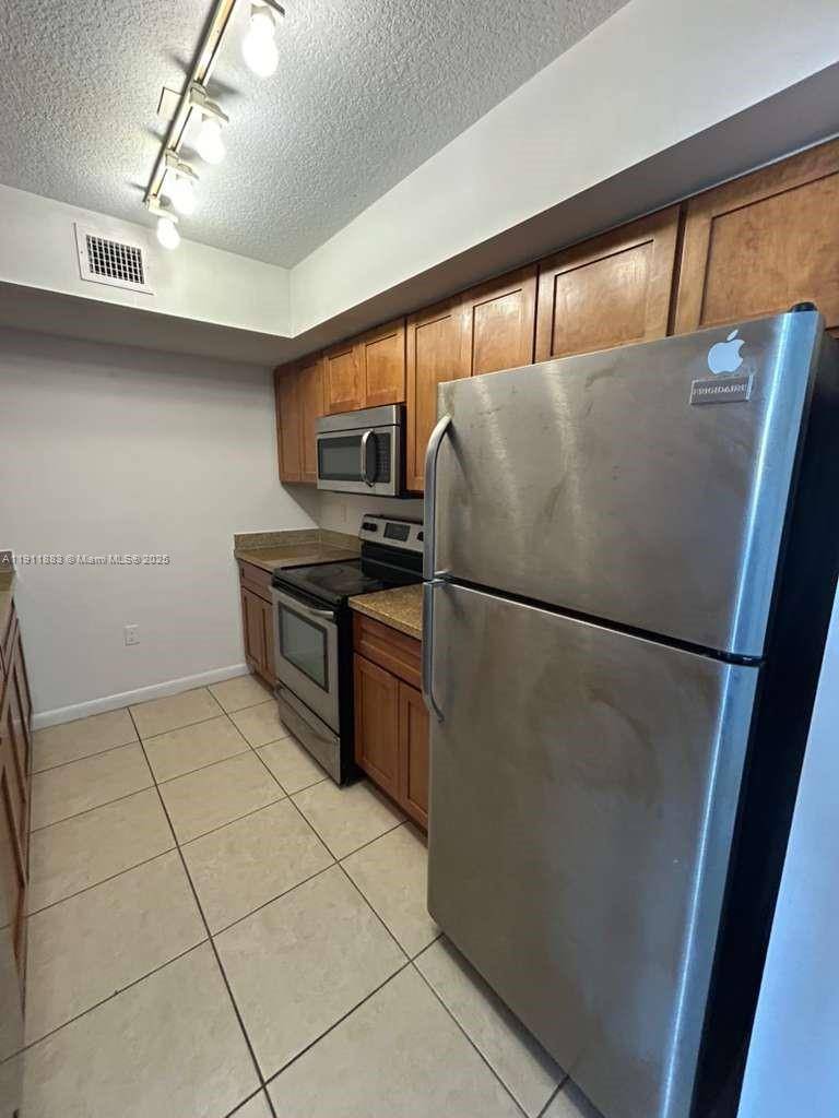 Miami, FL 33128,219 NW 12th Ave #1002