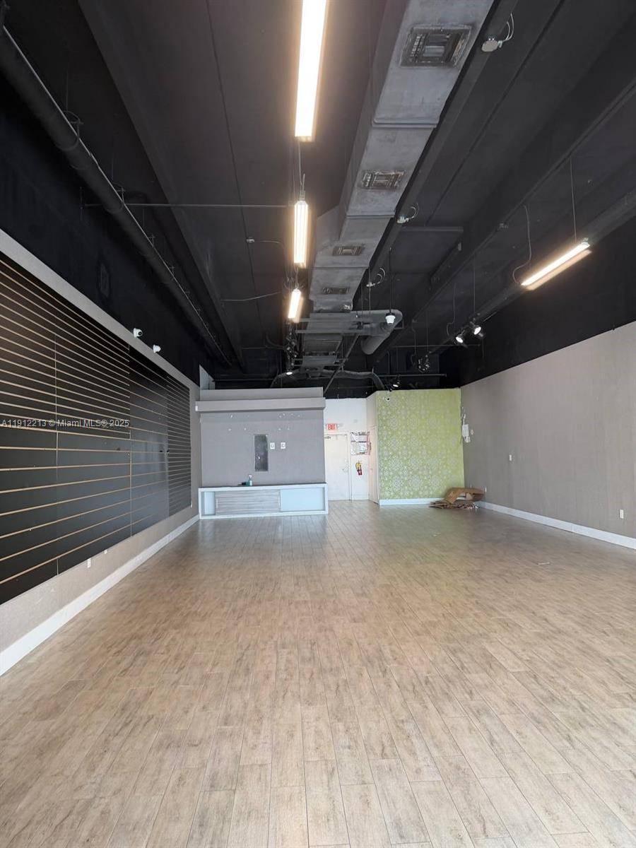 Doral, FL 33122,2621 NW 79th Ave