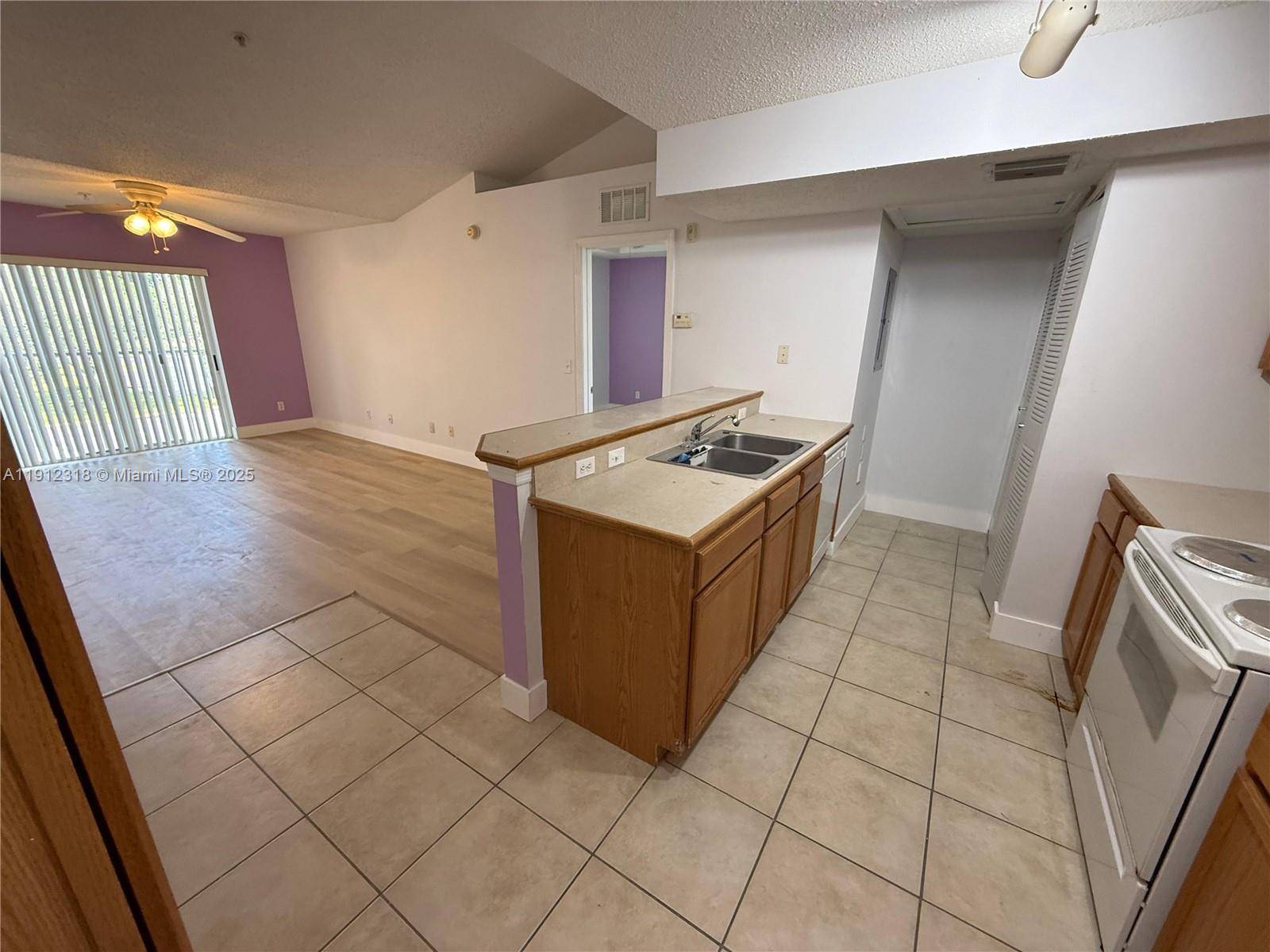 Tamarac, FL 33321,9907 Westwood Dr #21-2