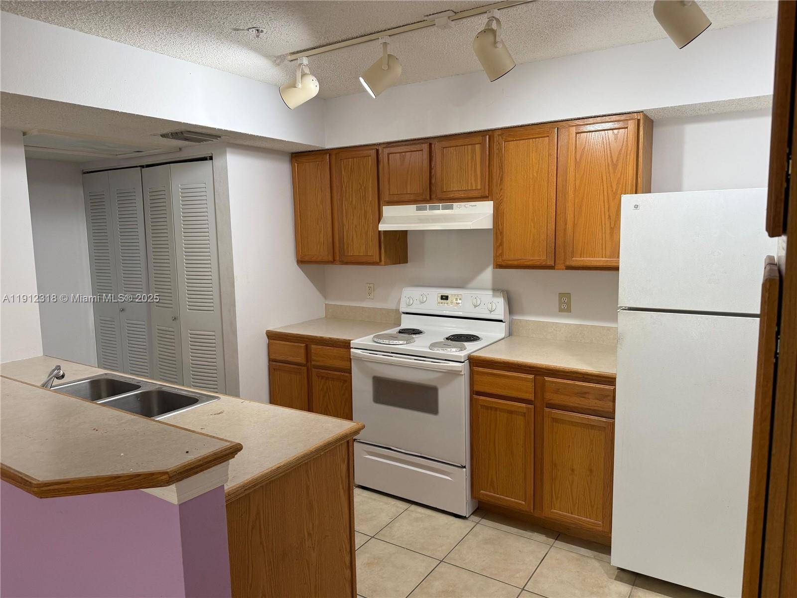 Tamarac, FL 33321,9907 Westwood Dr #21-2