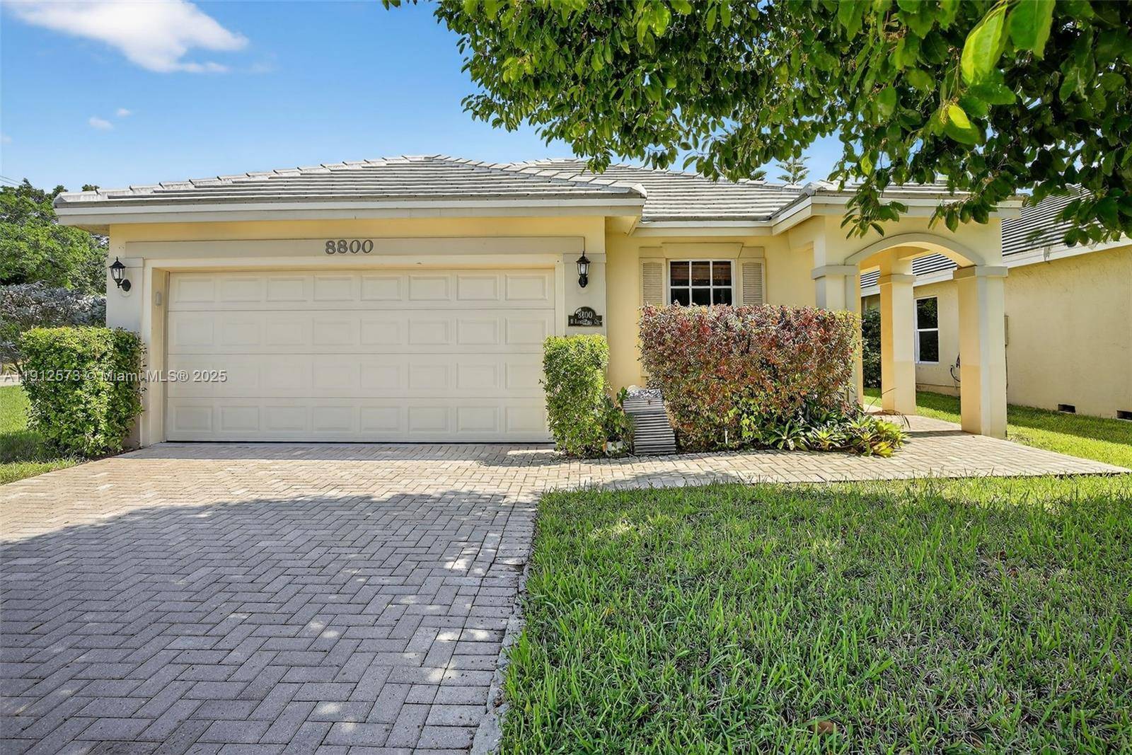 Davie, FL 33328,8800 Lake Park Cir N