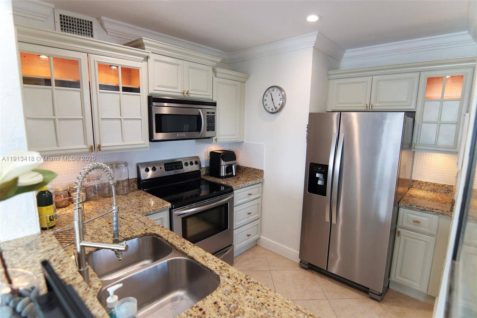 Miami Beach, FL 33139,1130 11th St #6A