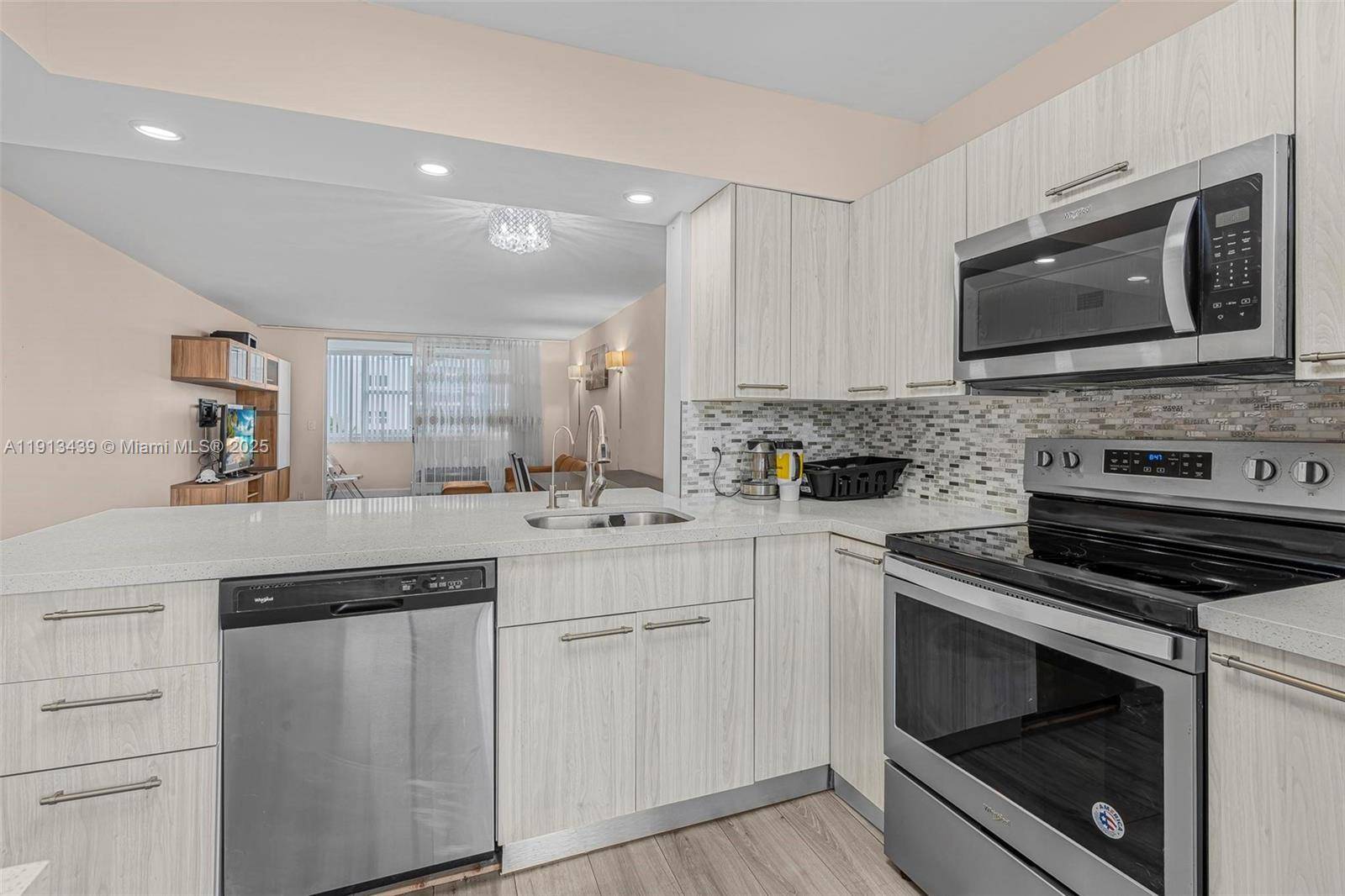 Hallandale Beach, FL 33009,609 NE 14th Ave #603