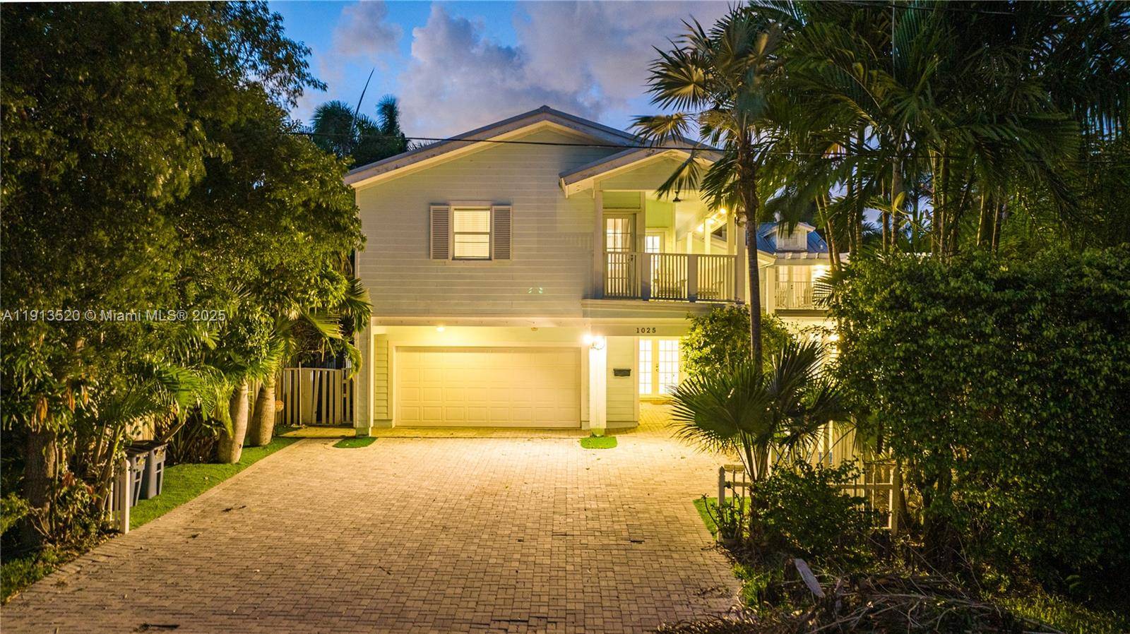 Hollywood, FL 33019,1025 N Southlake Dr