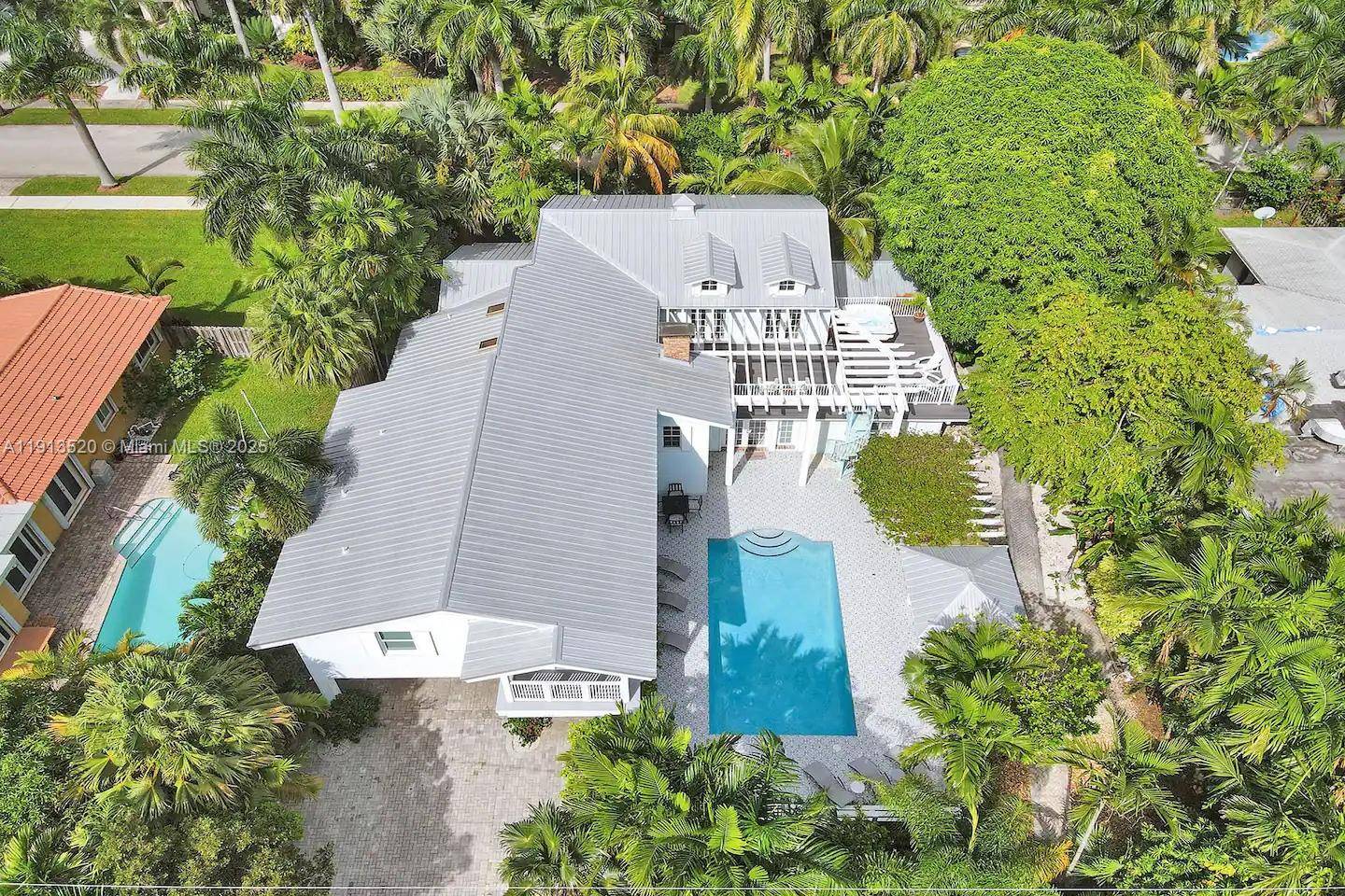 Hollywood, FL 33019,1025 N Southlake Dr