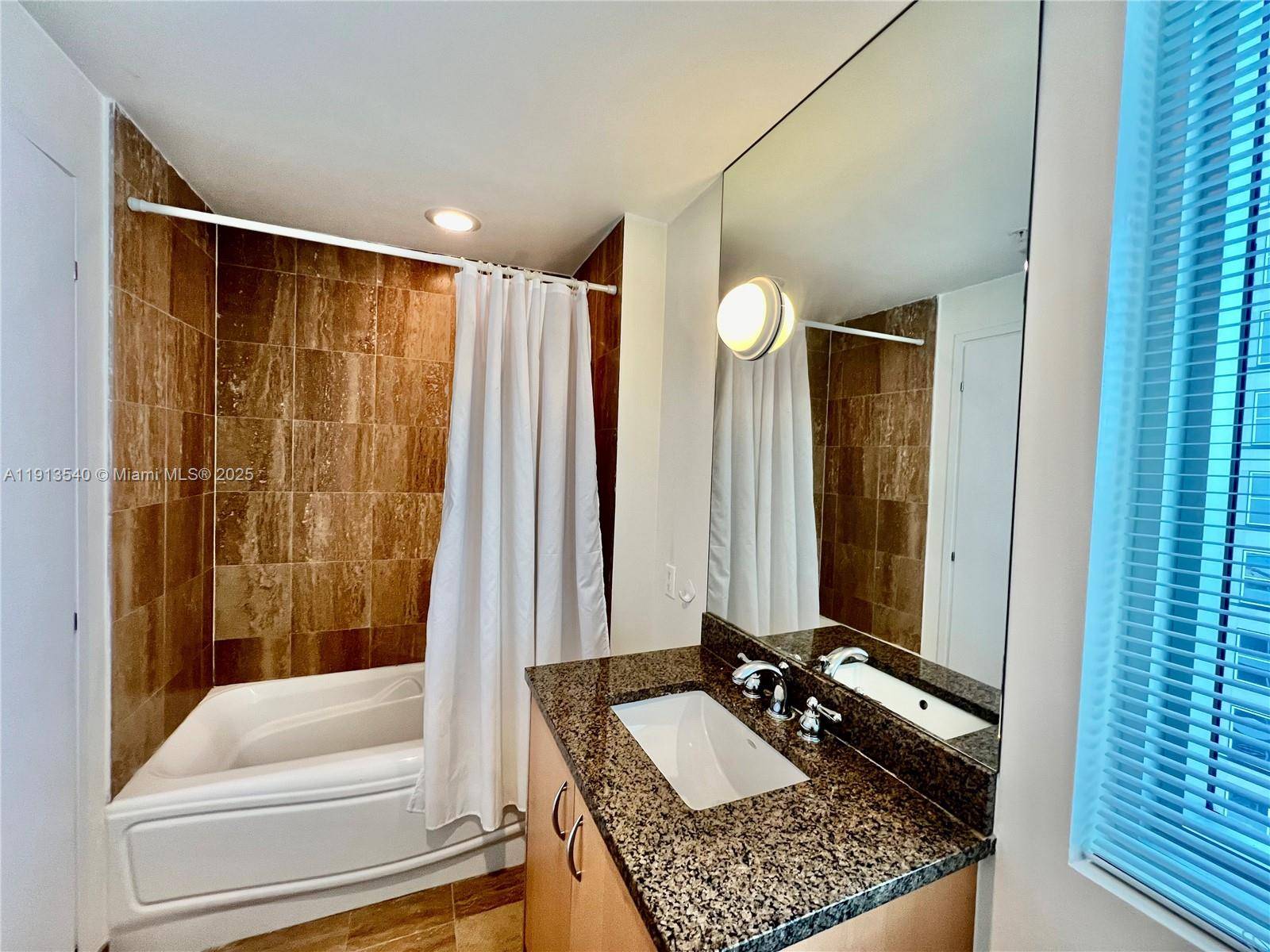 Miami, FL 33131,300 S Biscayne Blvd #1511